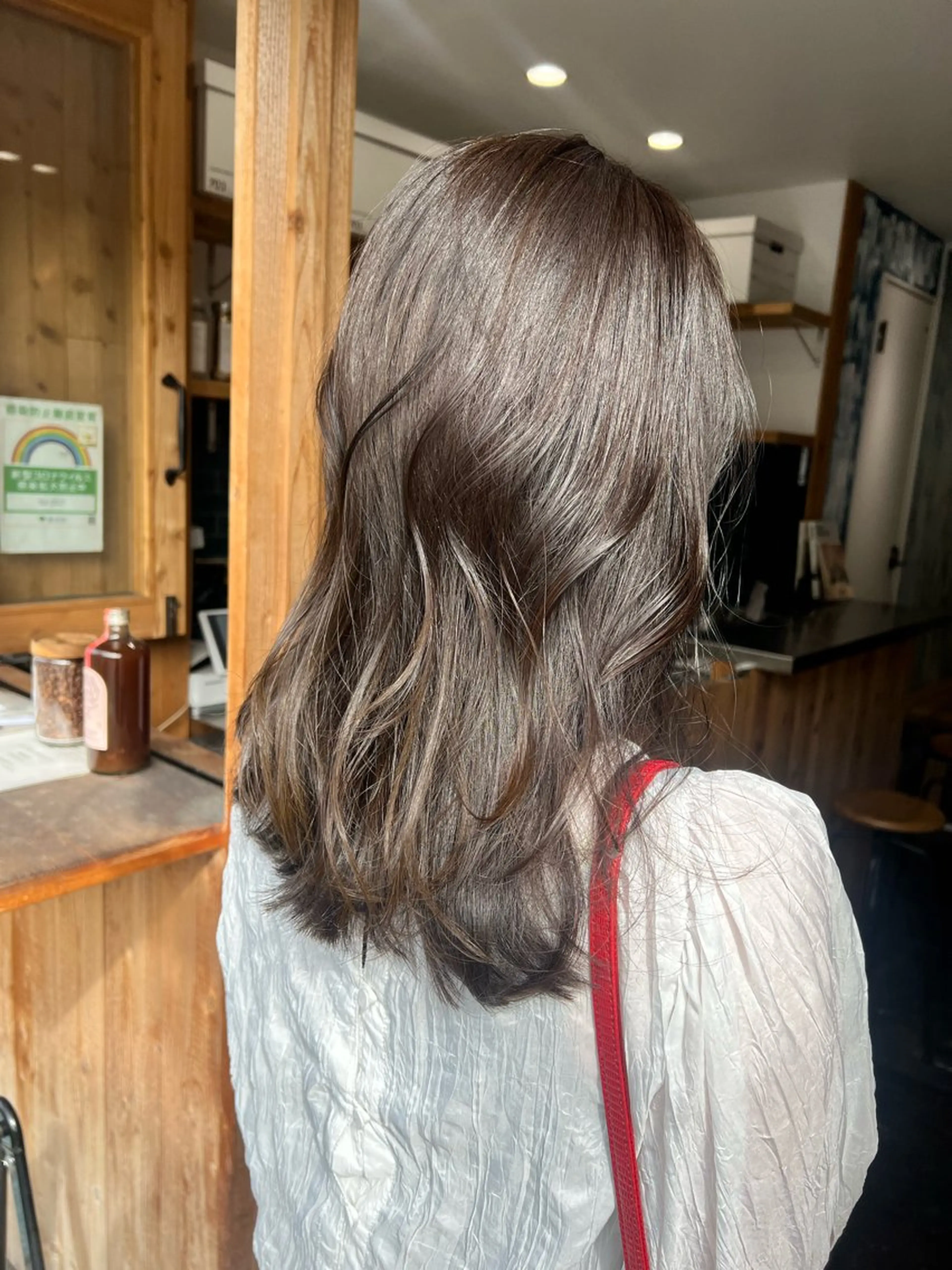 ロング カラー 透明感カラー オリーブグレー 野上 優子のヘアスタイル