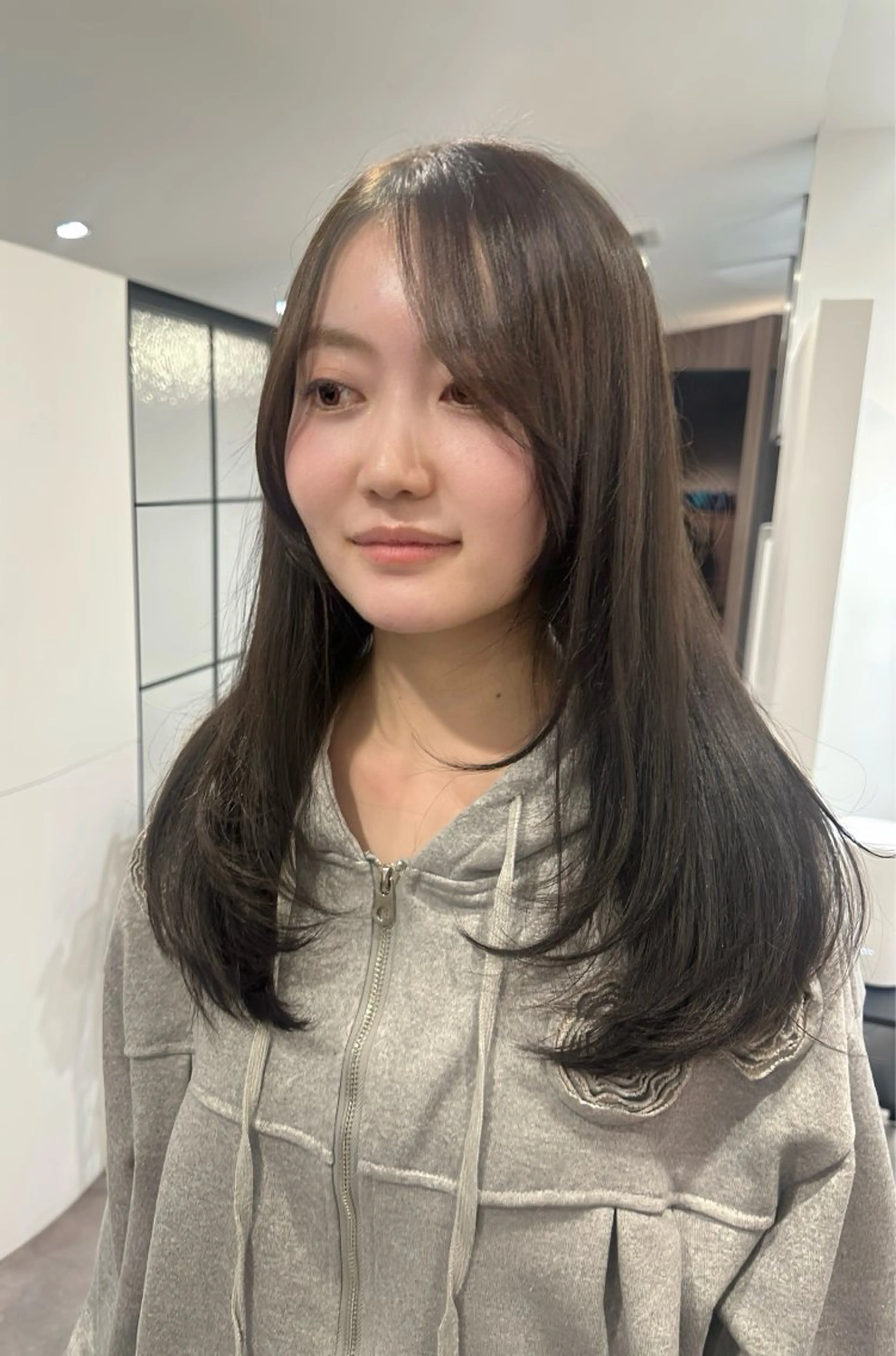 セミロング 顔まわりレイヤー 韓国風ヘア レイヤーカット 小顔カット カット トリートメント 北村 勇樹のヘアスタイル