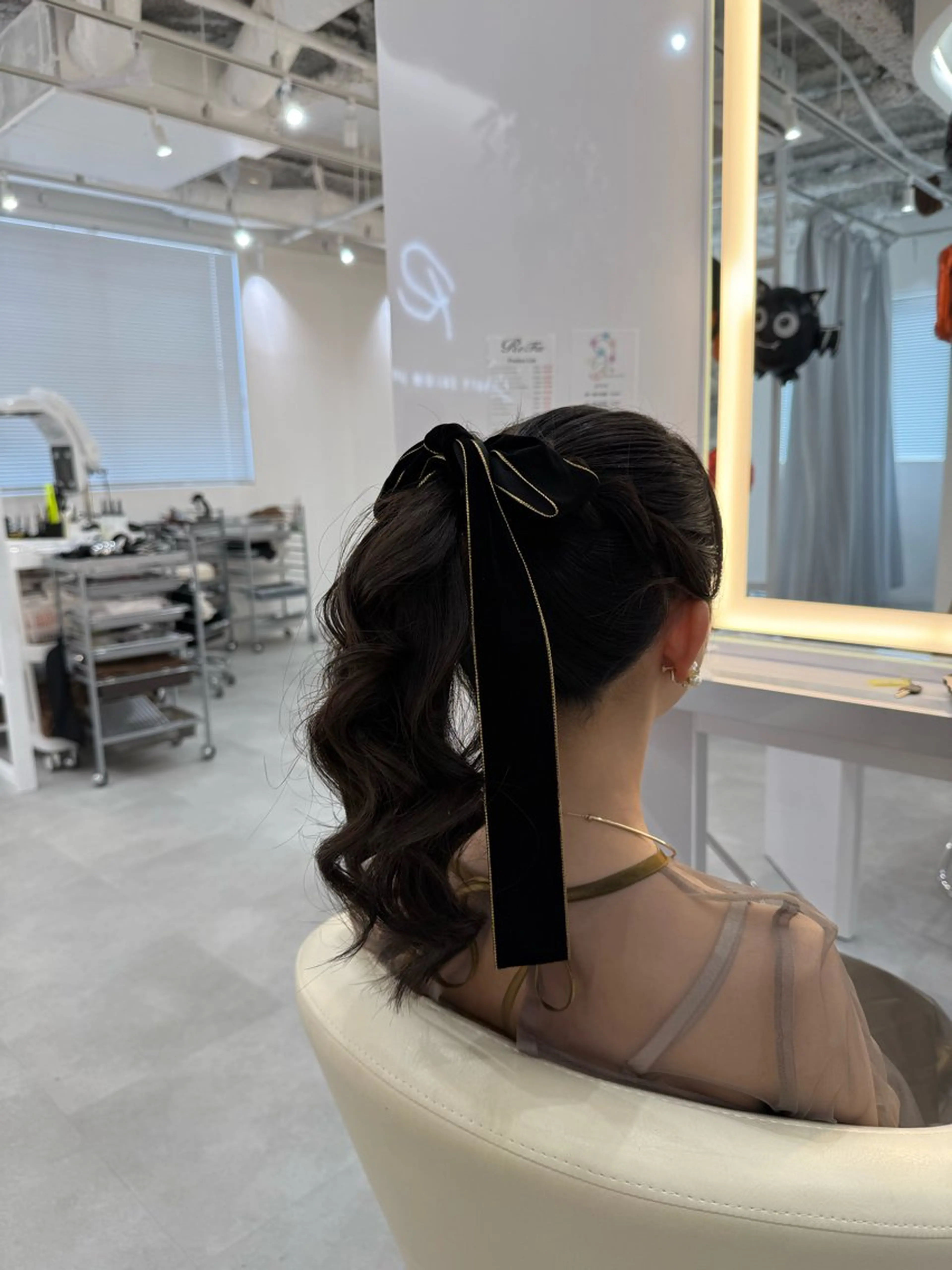 ミディアム R/🎀 ヘアセット・艶カラーのヘアスタイル