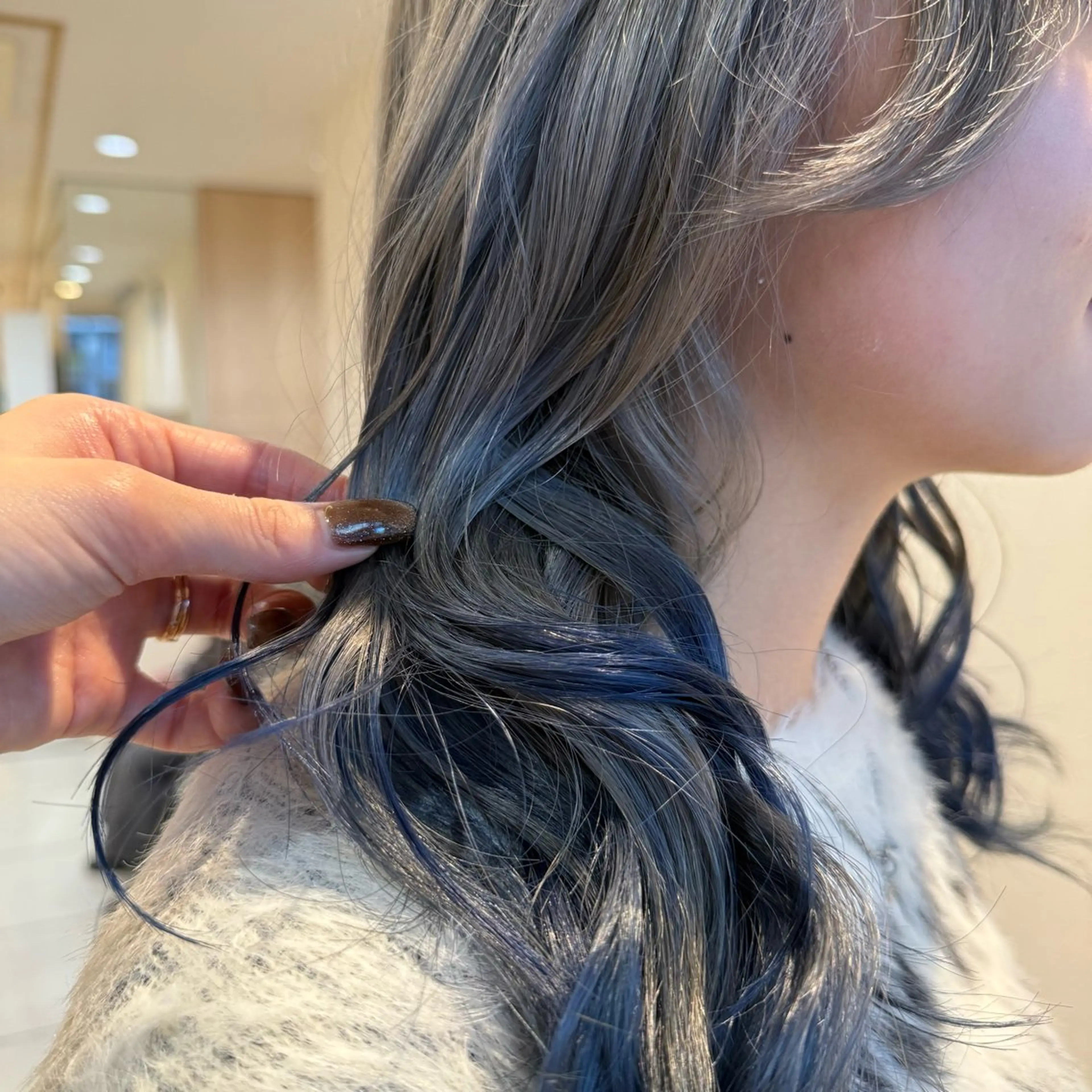 ロング カラー ヘアカラー トリートメント 店長ハイトーンカラー 柞山史奈のヘアスタイル