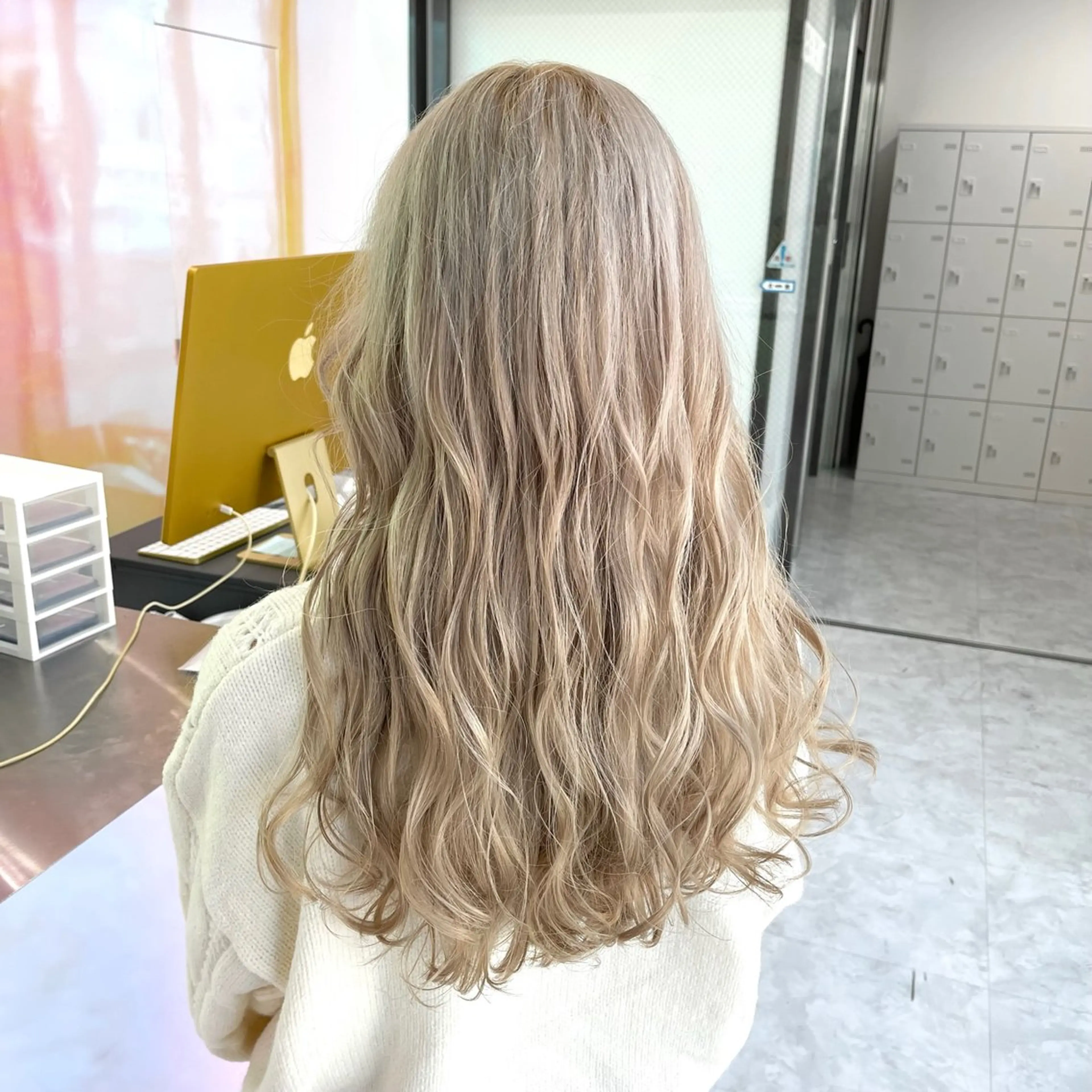 ロング カラー ヘアアレンジ メンズ ベージュカラー ホワイトベージュ ヘアカラー トリートメント ヘッドスパ ヘアセット 🌈トレンドヘア 🌈WATARU🌈のヘアスタイル