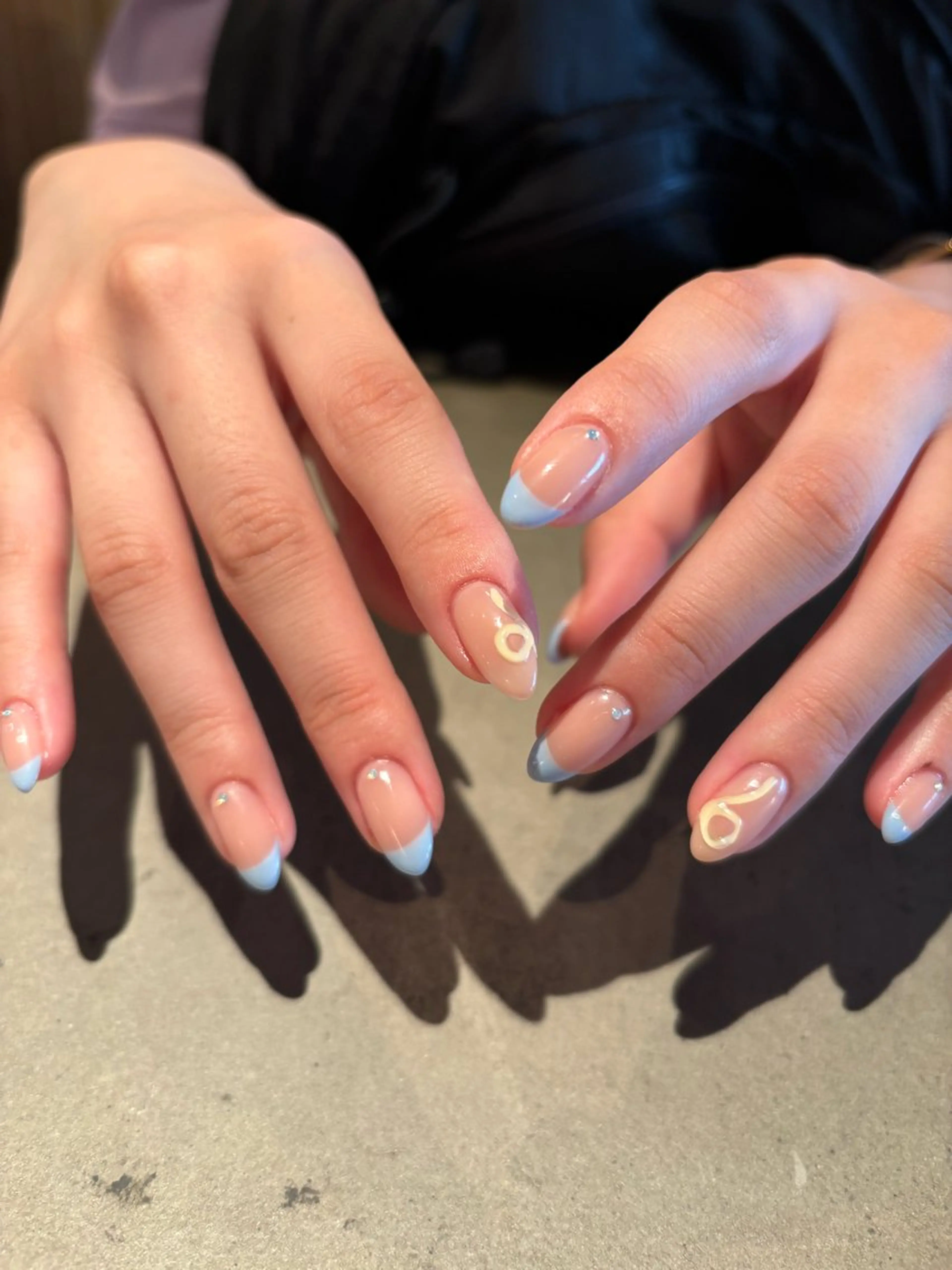 ネイル ブルー フレンチネイル パステルネイル リボン 黄色 赤根 風南のネイルデザイン