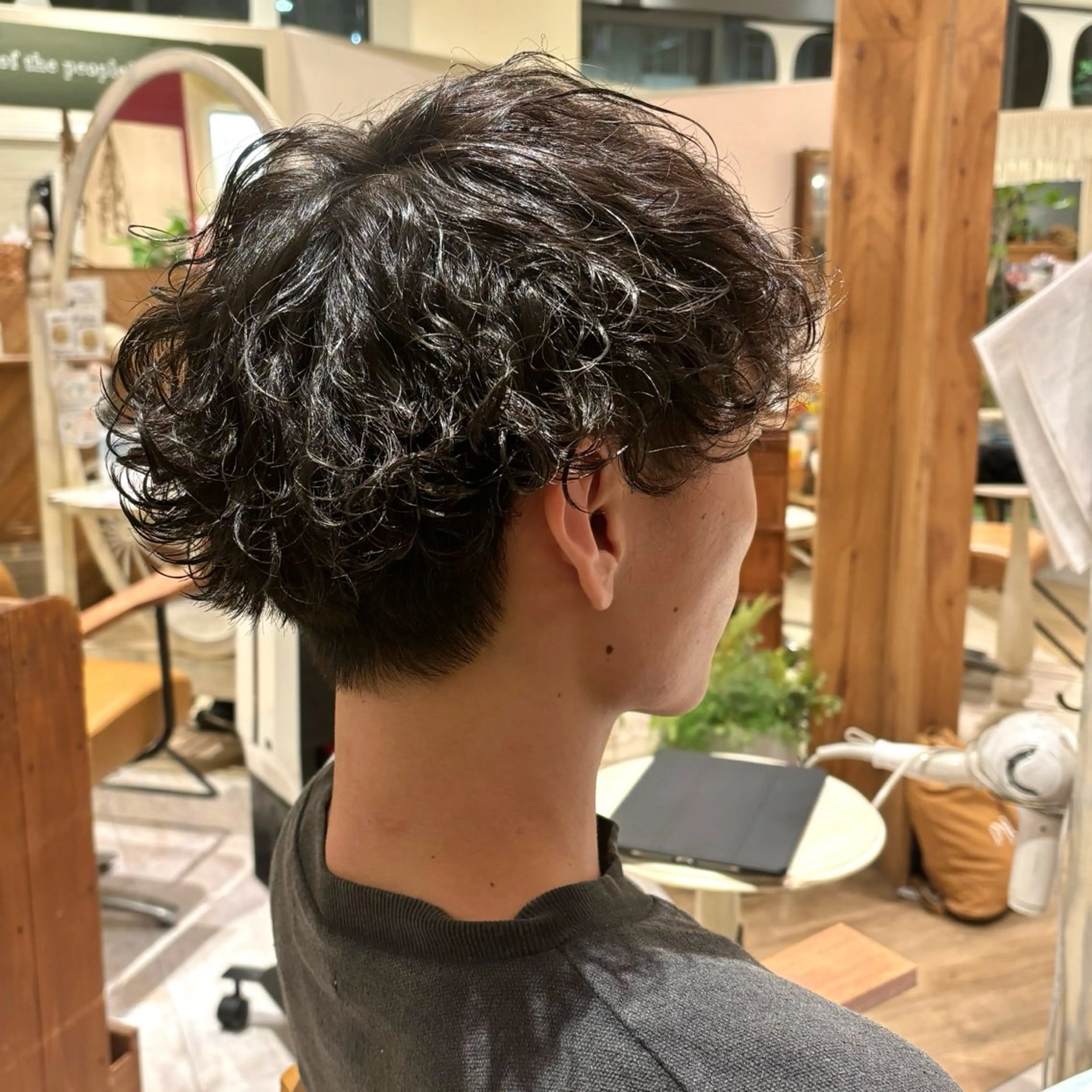 パーマ メンズ メンズパーマ 波巻きパーマ ハイトーンカラー/ ケアブリーチ🎀あやのヘアスタイル