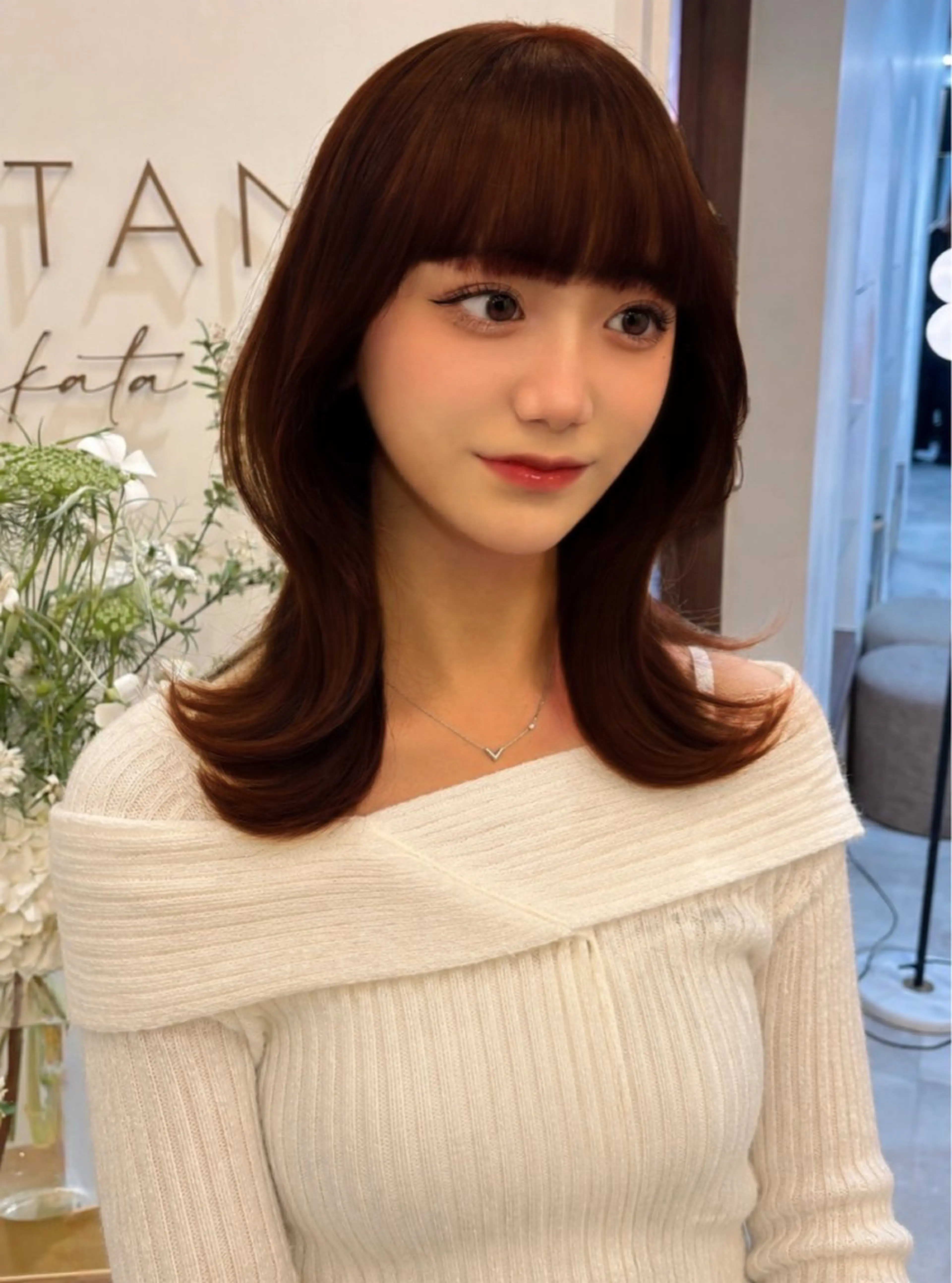 ミディアム カラー ベージュカラー ブリーチ ダブルカラー ラベンダーカラー ラベンダーベージュ 友田 那都のヘアスタイル