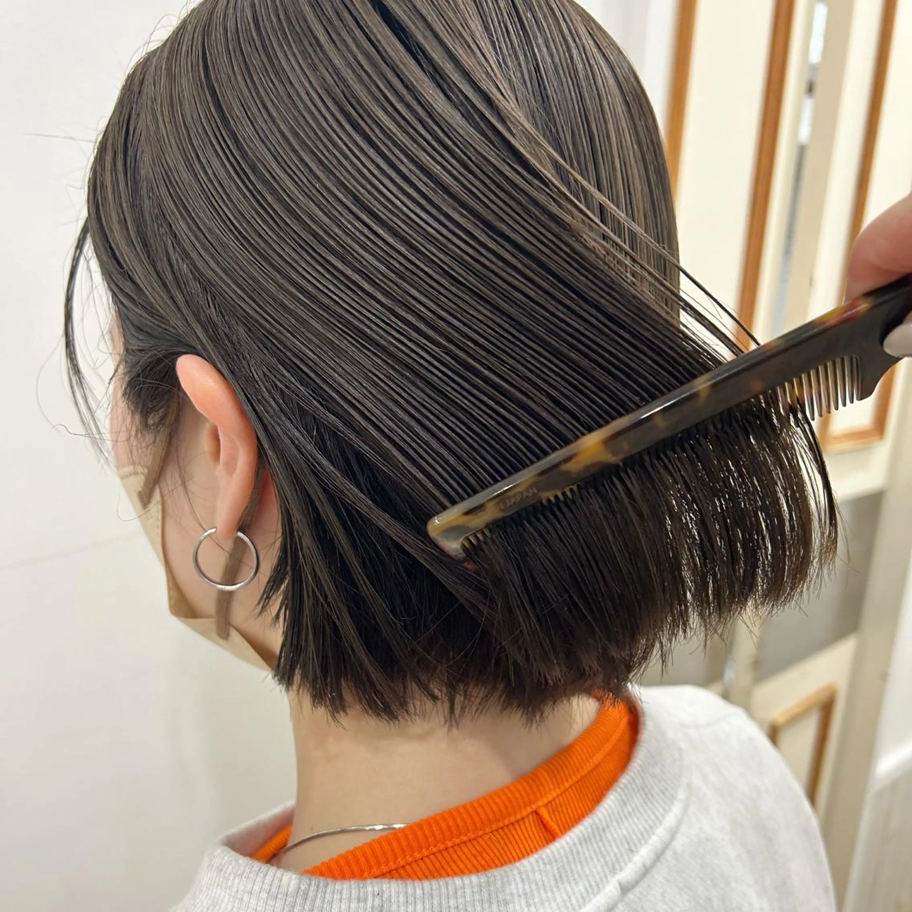 ショート カラー ぱつっとボブ/ 小野あかねのヘアスタイル