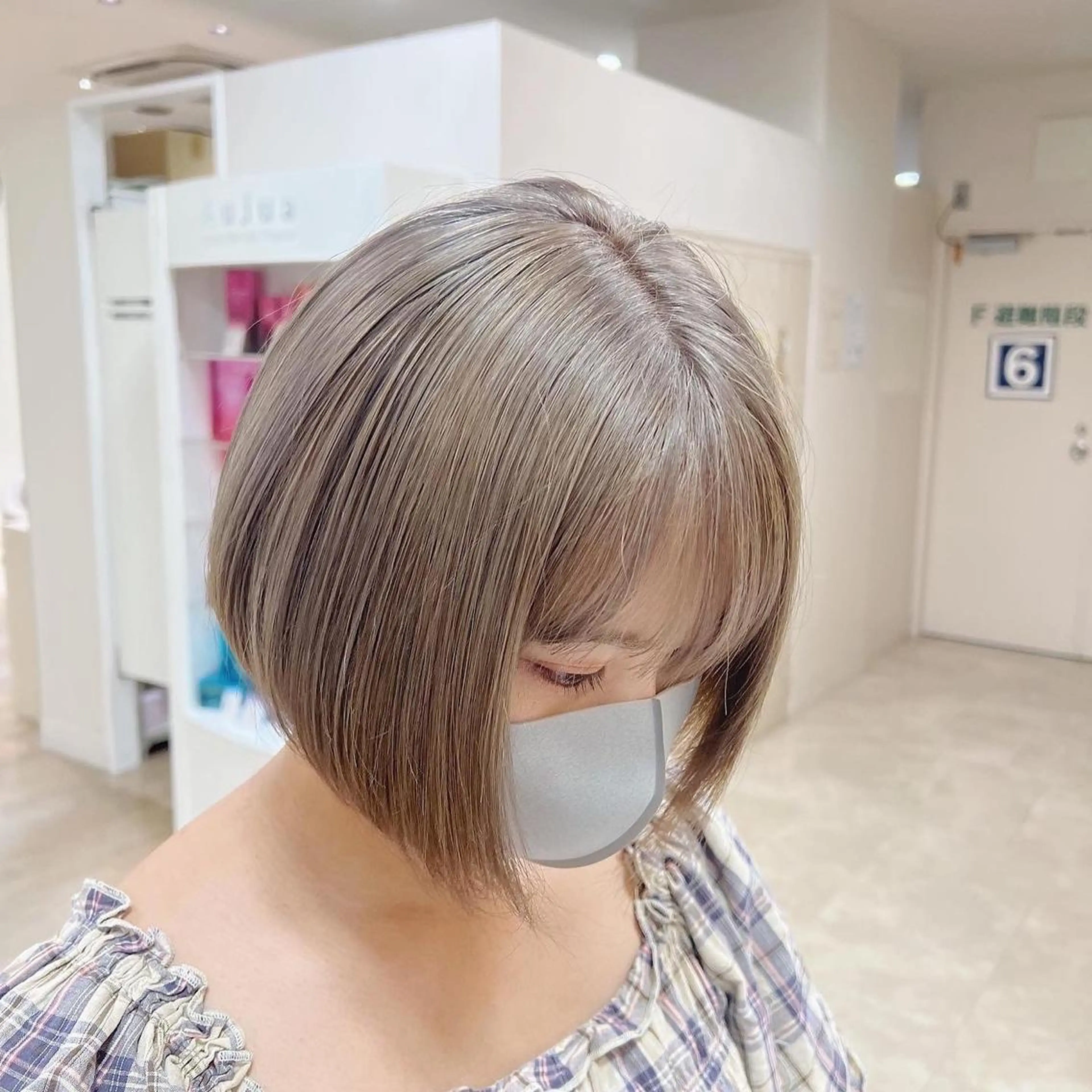 ショート カラー グレージュ ミルクティーグレージュ ヘアカラー トリートメント ヘアセット ハイトーン/ウルフ /レイヤー/坂野幸伸のヘアスタイル