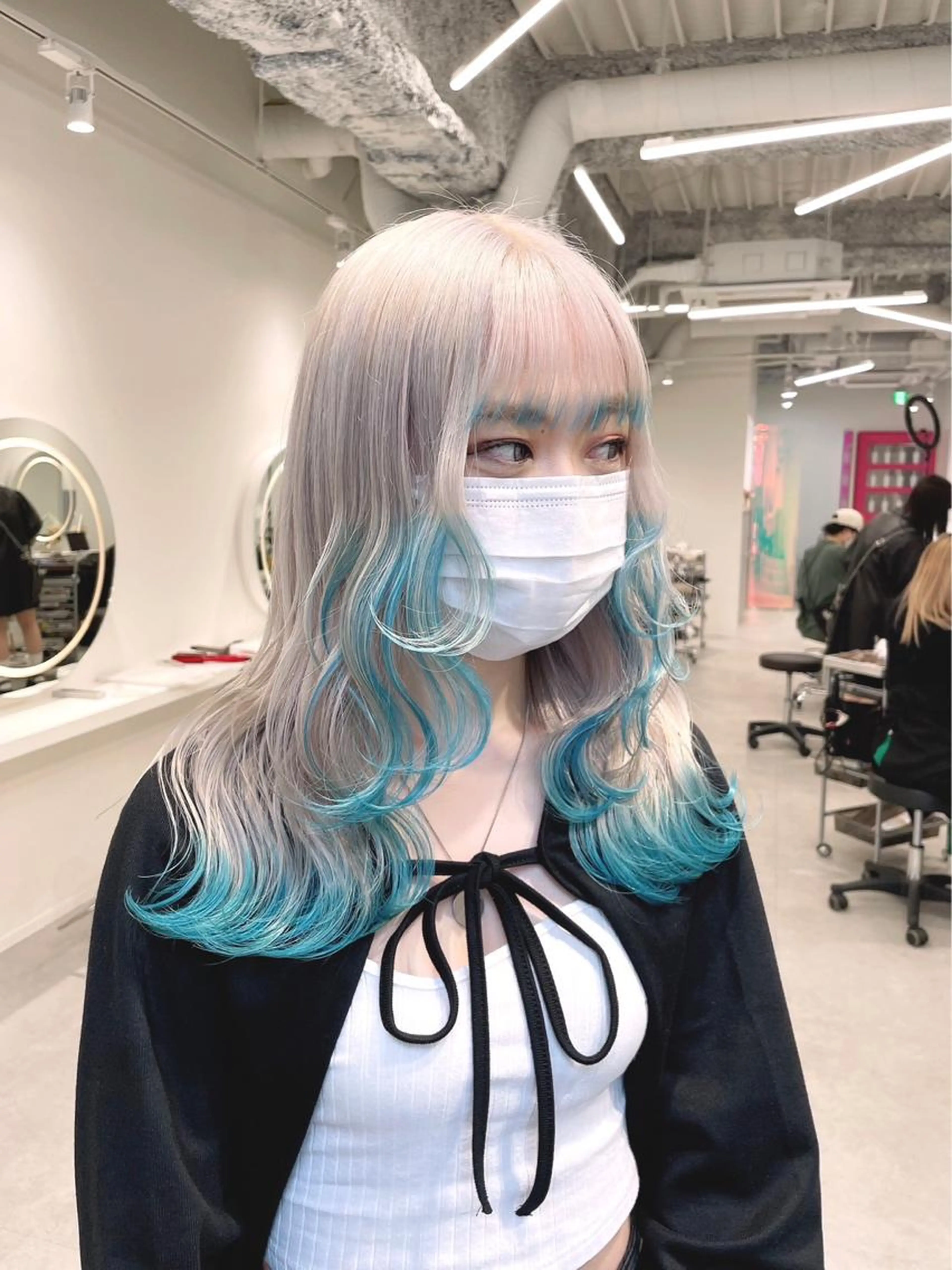 ブリーチ＋デザインオンカラー💓   （インナーカラーや裾カラーなどなんでもお好きなデザイン🙆‍♂️）の写真