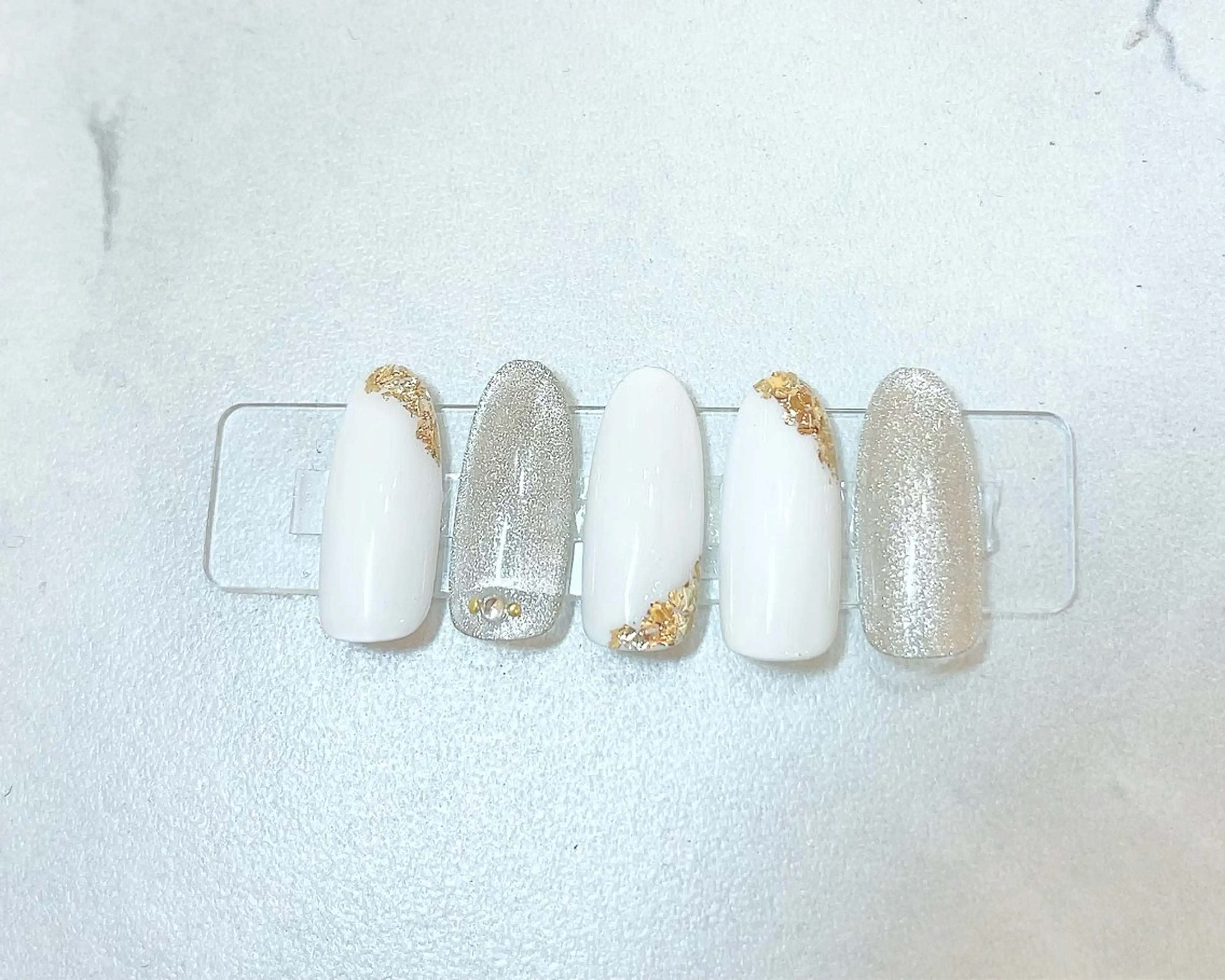 ネイル ゴールド ホワイト ハンドネイル Airis nailのネイルデザイン