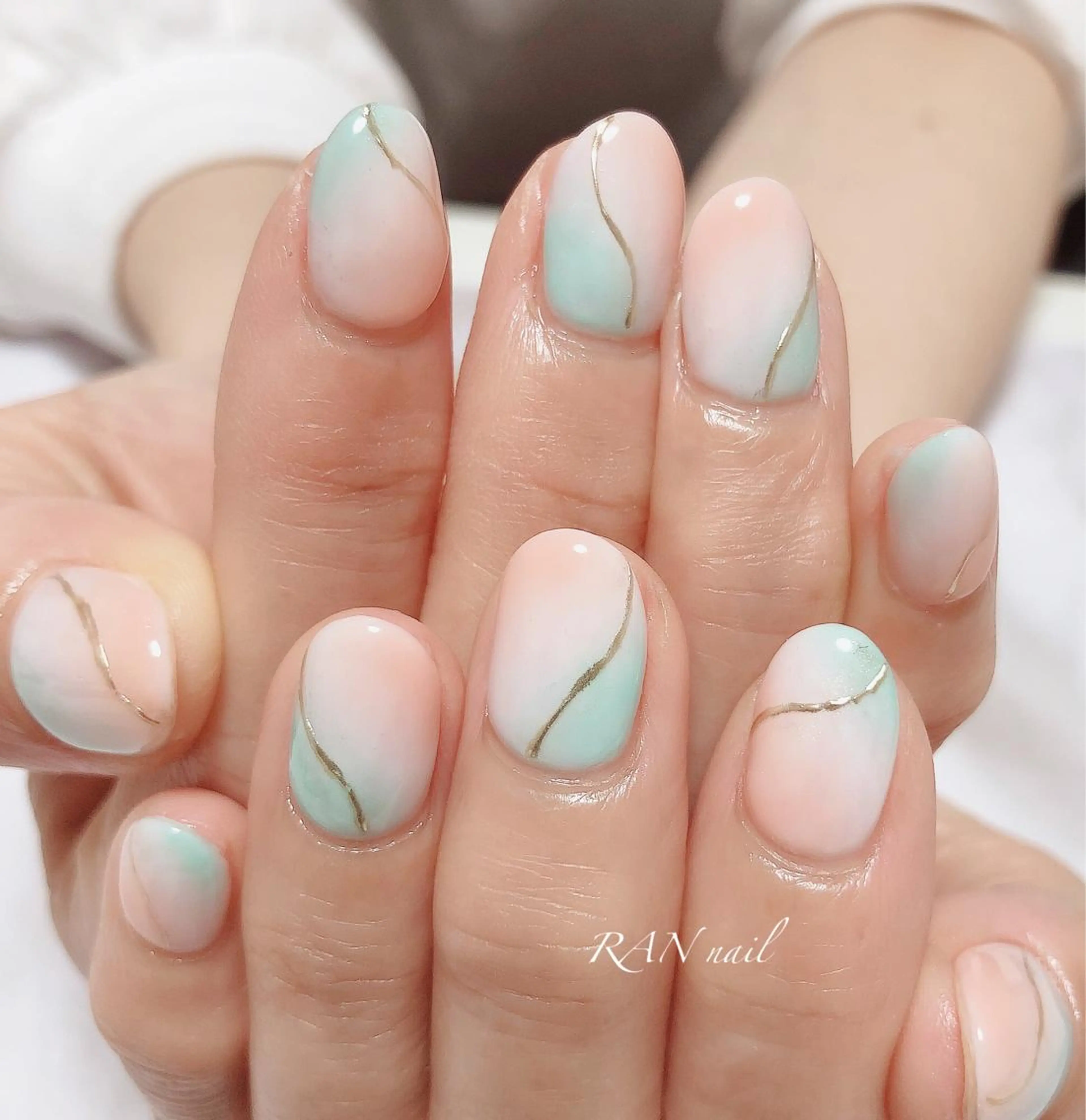 ネイル ジェルネイル グリーン ミラーネイル ニュアンスネイル オフィスネイル RAN nailのネイルデザイン