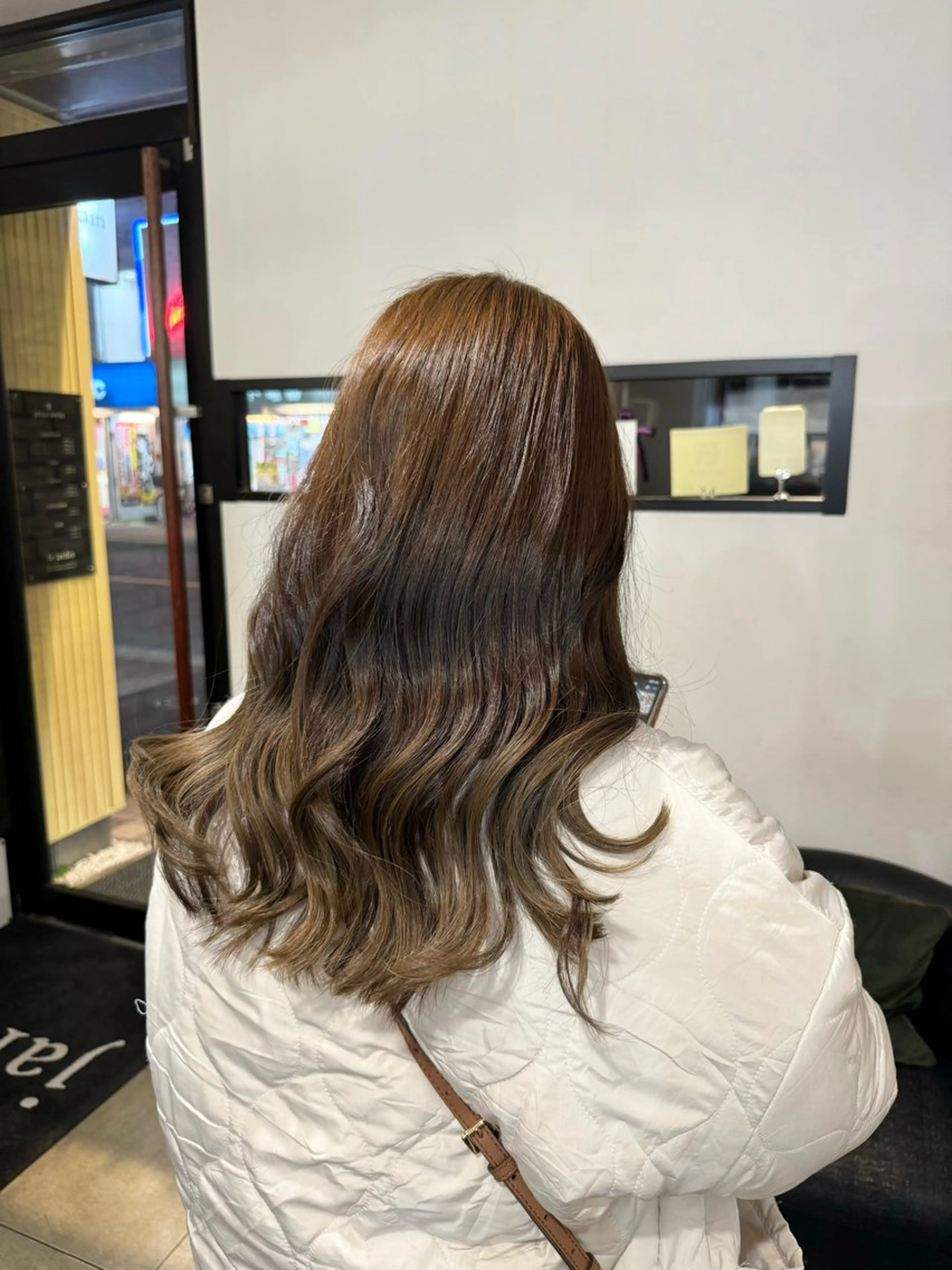 セミロング ヘアカラー ✂️ 小倉ちか✂️のヘアスタイル