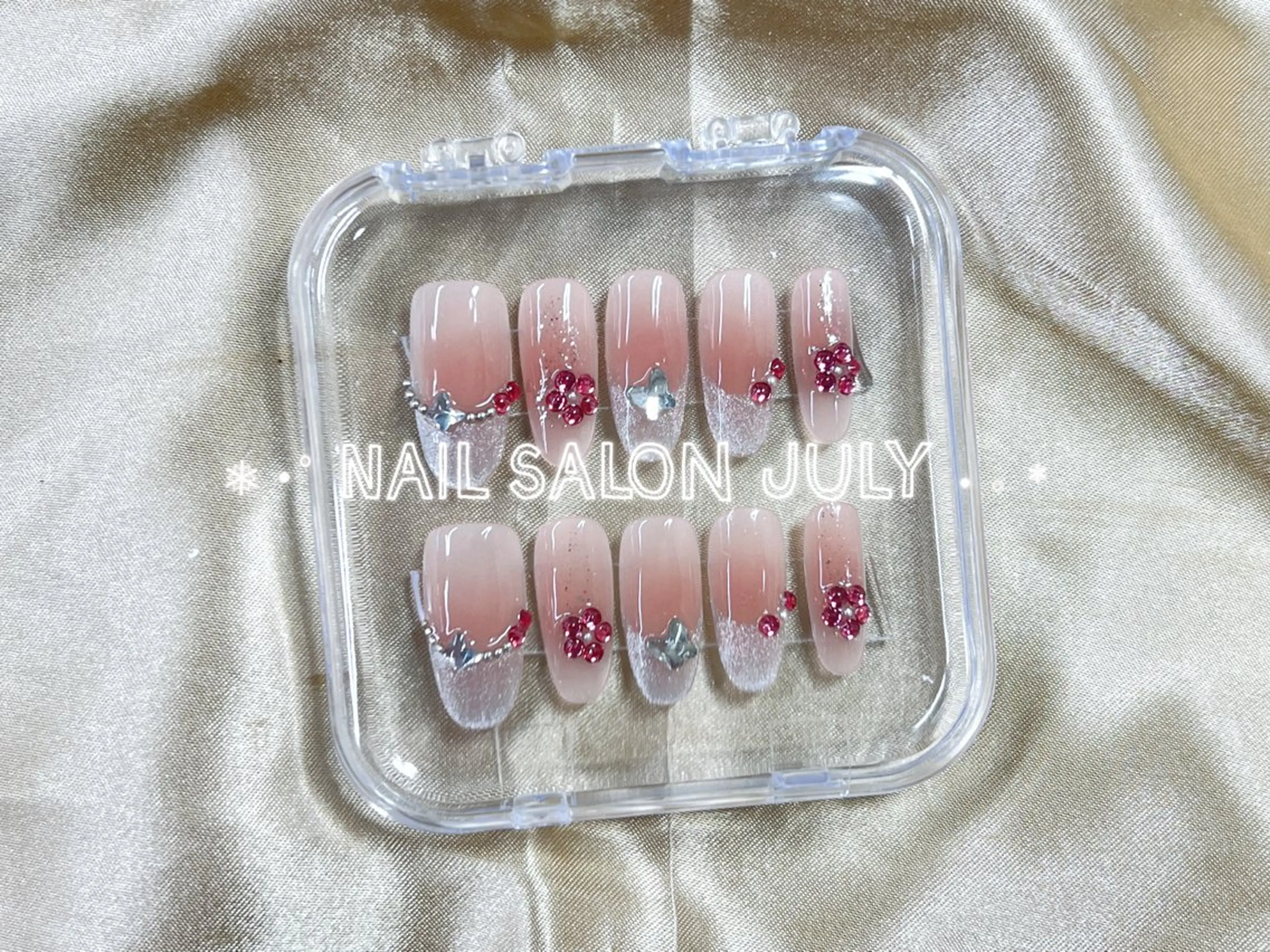 ネイル アートネイル オーロラネイル ジェルネイル ガーリー キラキラネイル ハンドネイル July Salonのネイルデザイン