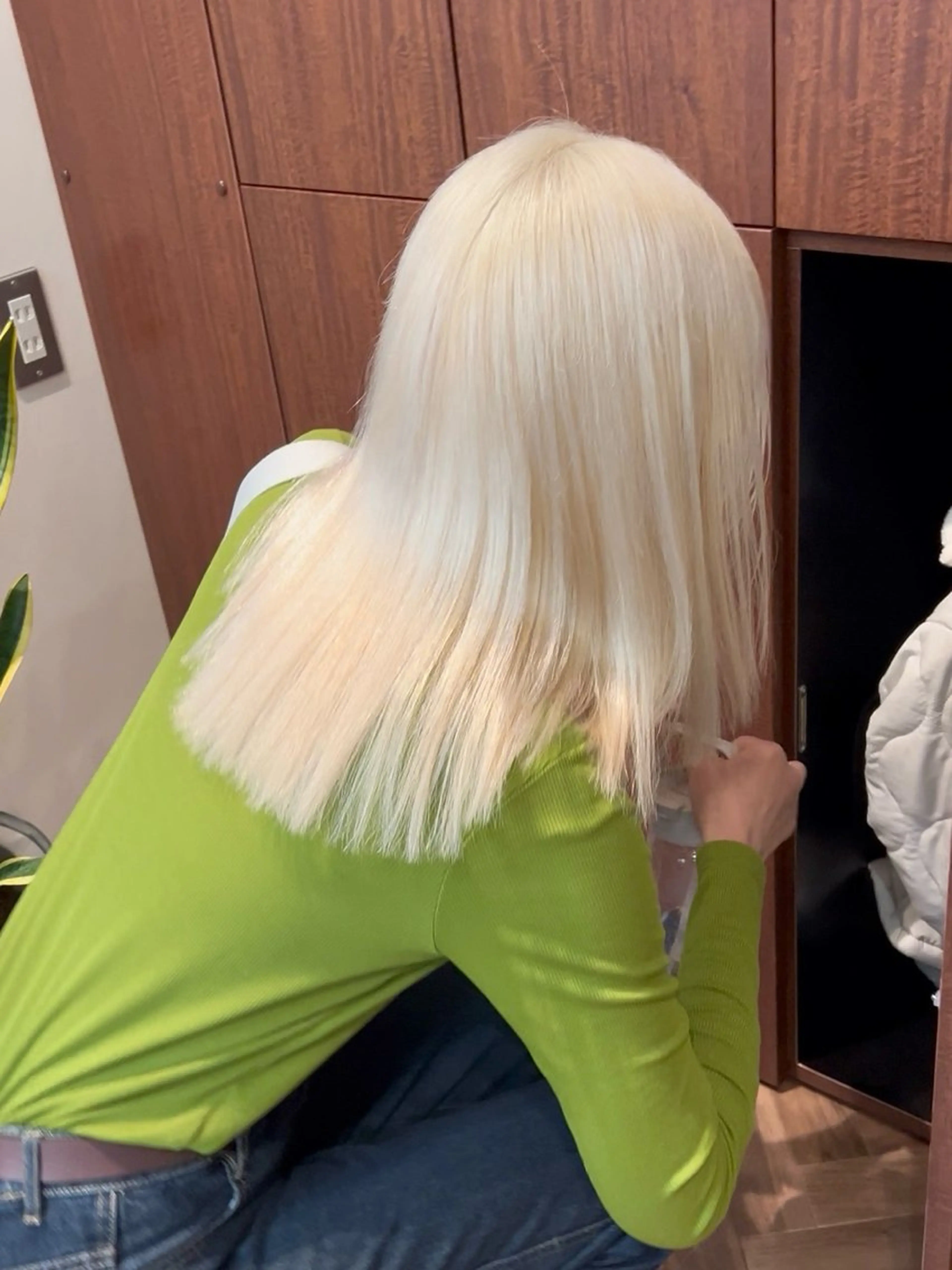 ミディアム カラー ブリーチ ブロンド ケアブリーチ 透明感カラー ダブルカラー レイヤー専門家 ダブルカラー修のヘアスタイル
