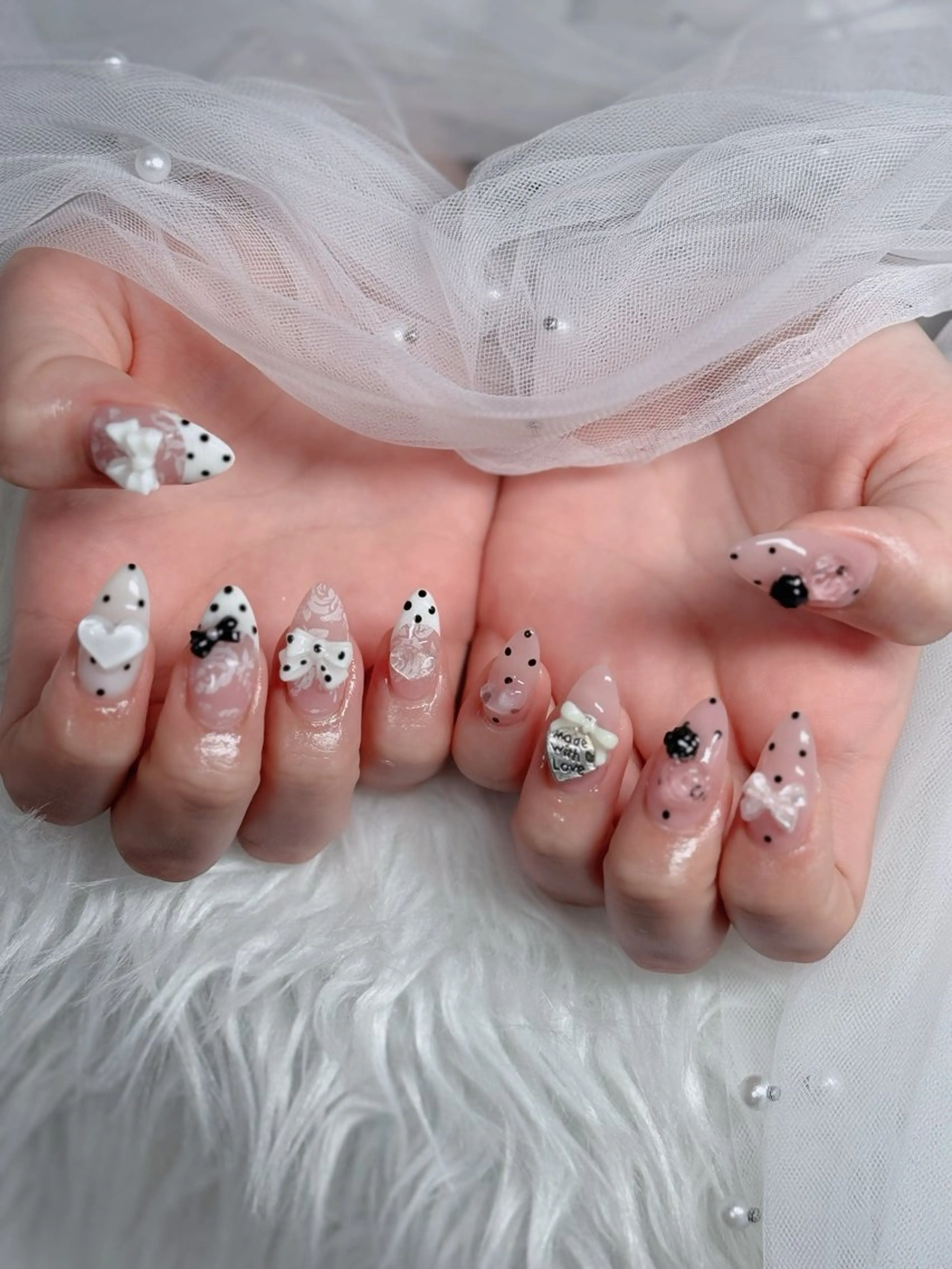 ネイル フレンチネイル ジェルネイル ガラスフレンチ ハロウィン ハート ハンドネイル H.baby Nail Salonのネイルデザイン