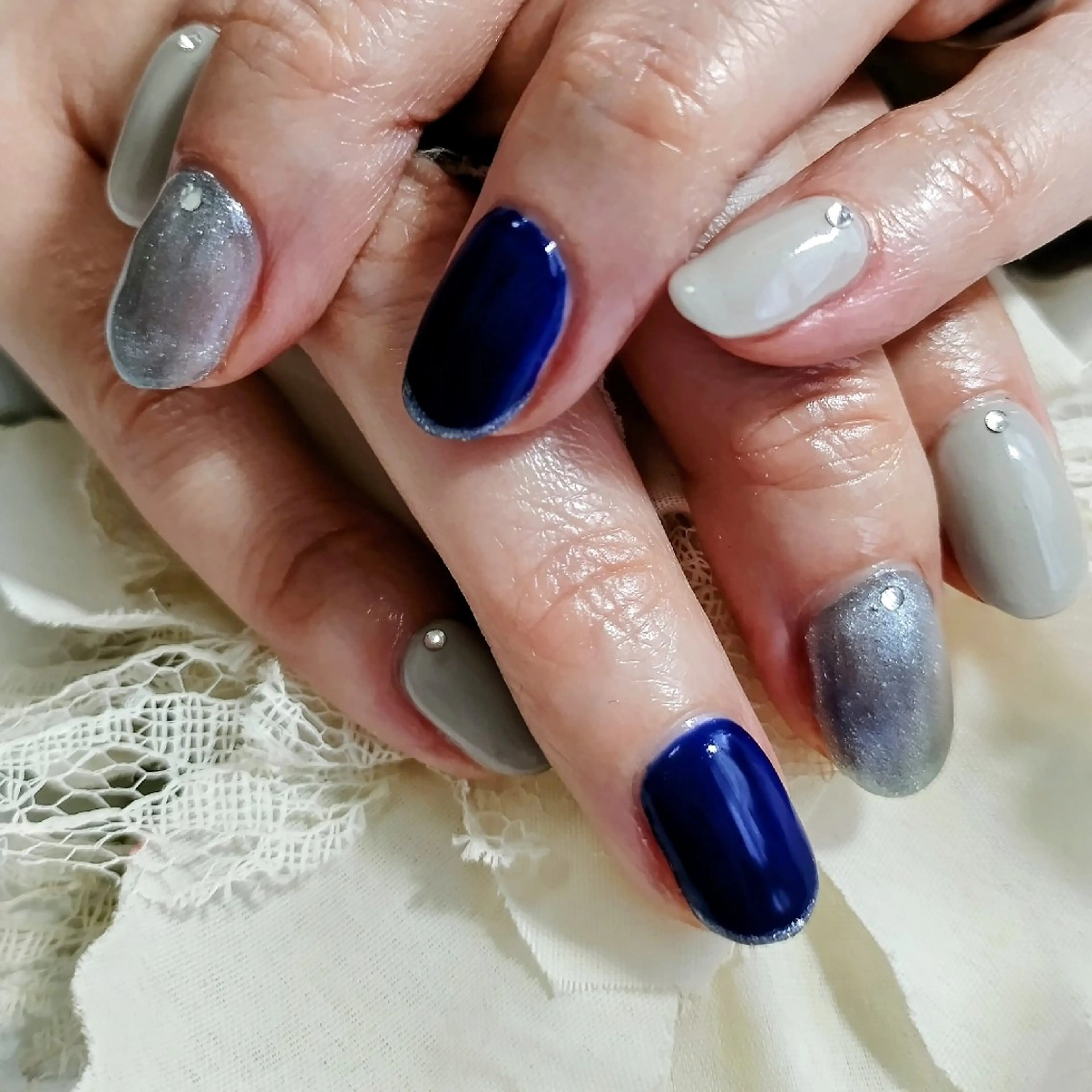 ネイル カジュアル キラキラネイル マグネットネイル ネイビー シンプルネイル 自宅サロン smallsweetのネイルデザイン