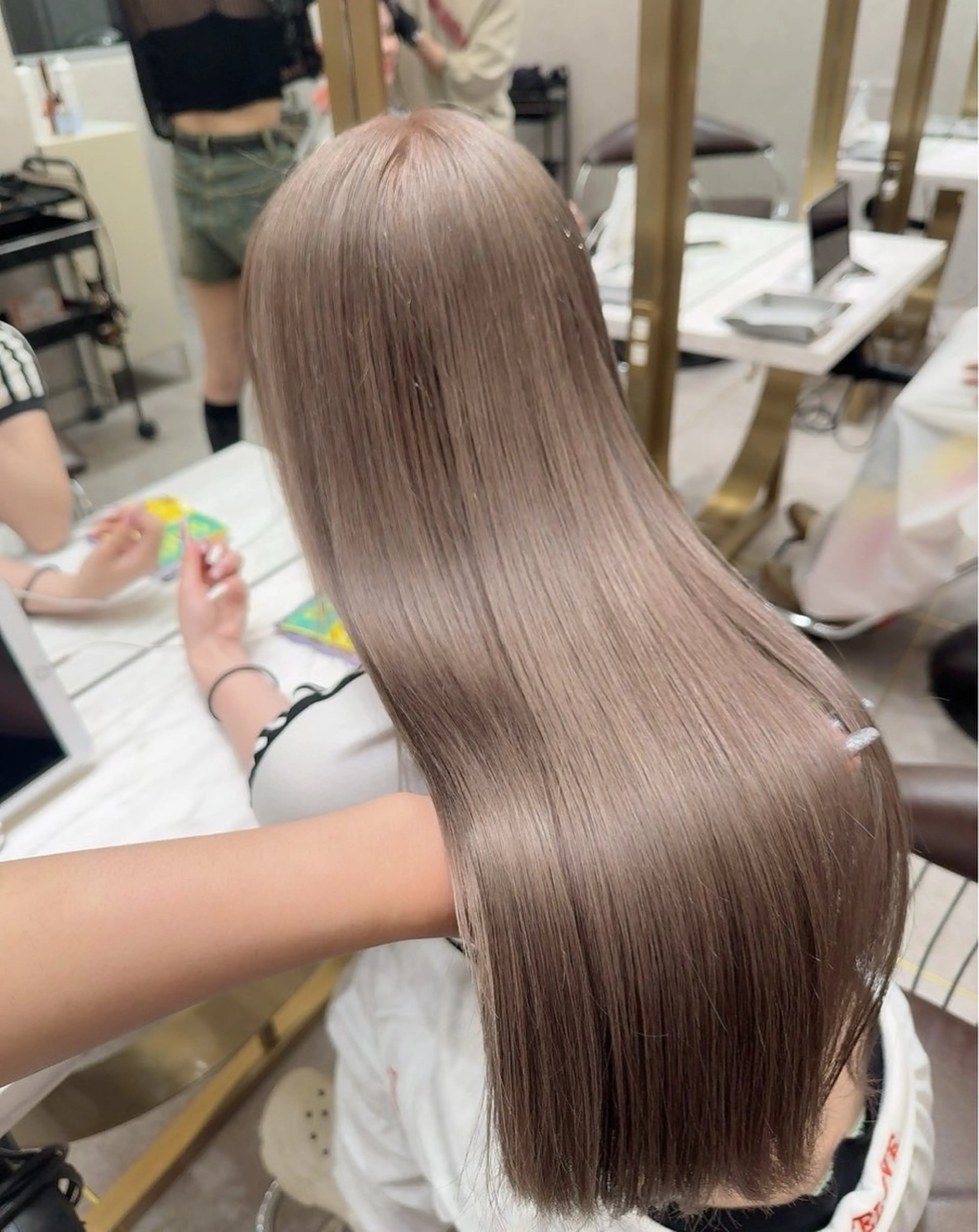 カラー ヘアカラー あ い か 🎀 レイヤーカットのヘアスタイル