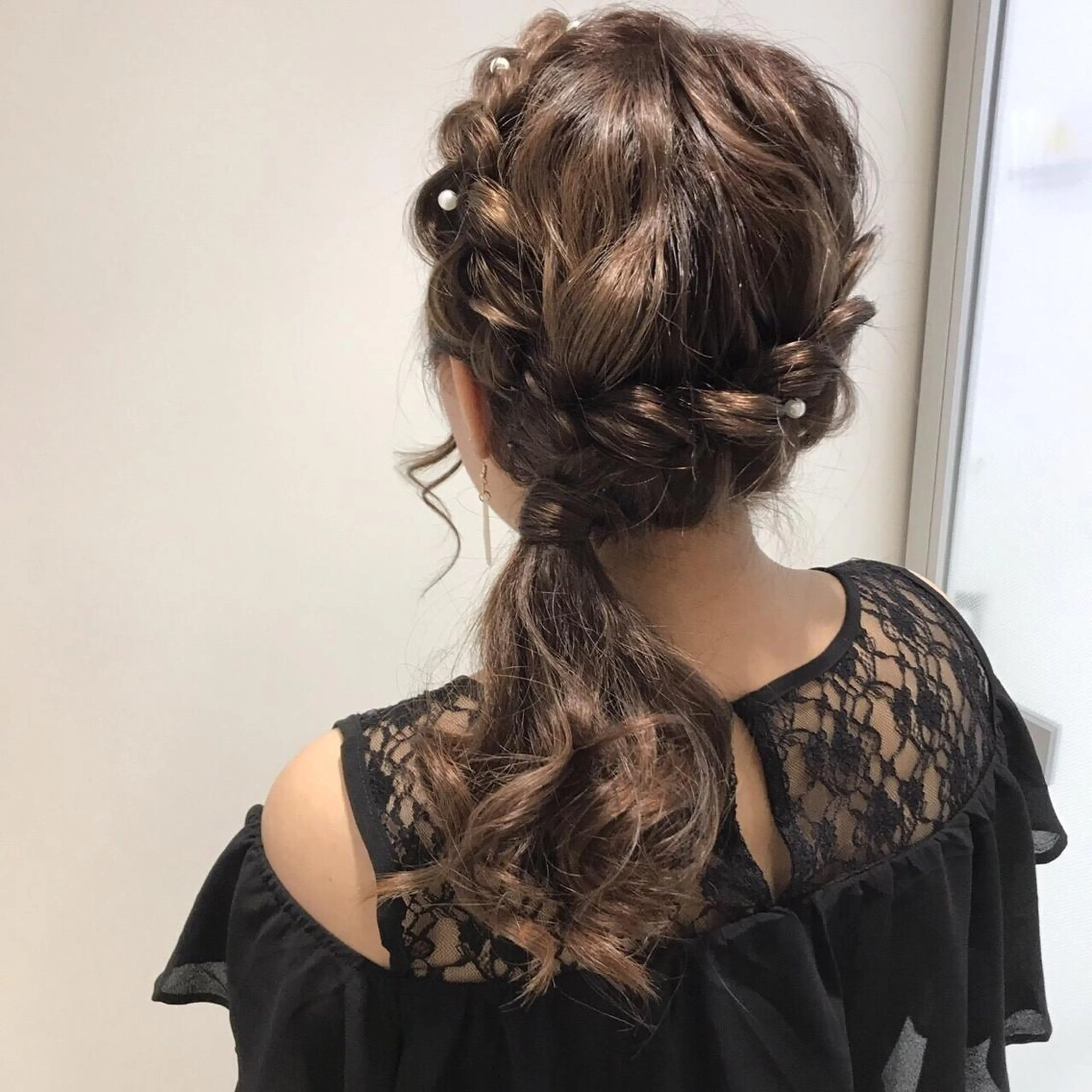 セミロング ヘアアレンジ MIOベージュカラー 柔らかいカラーのヘアスタイル
