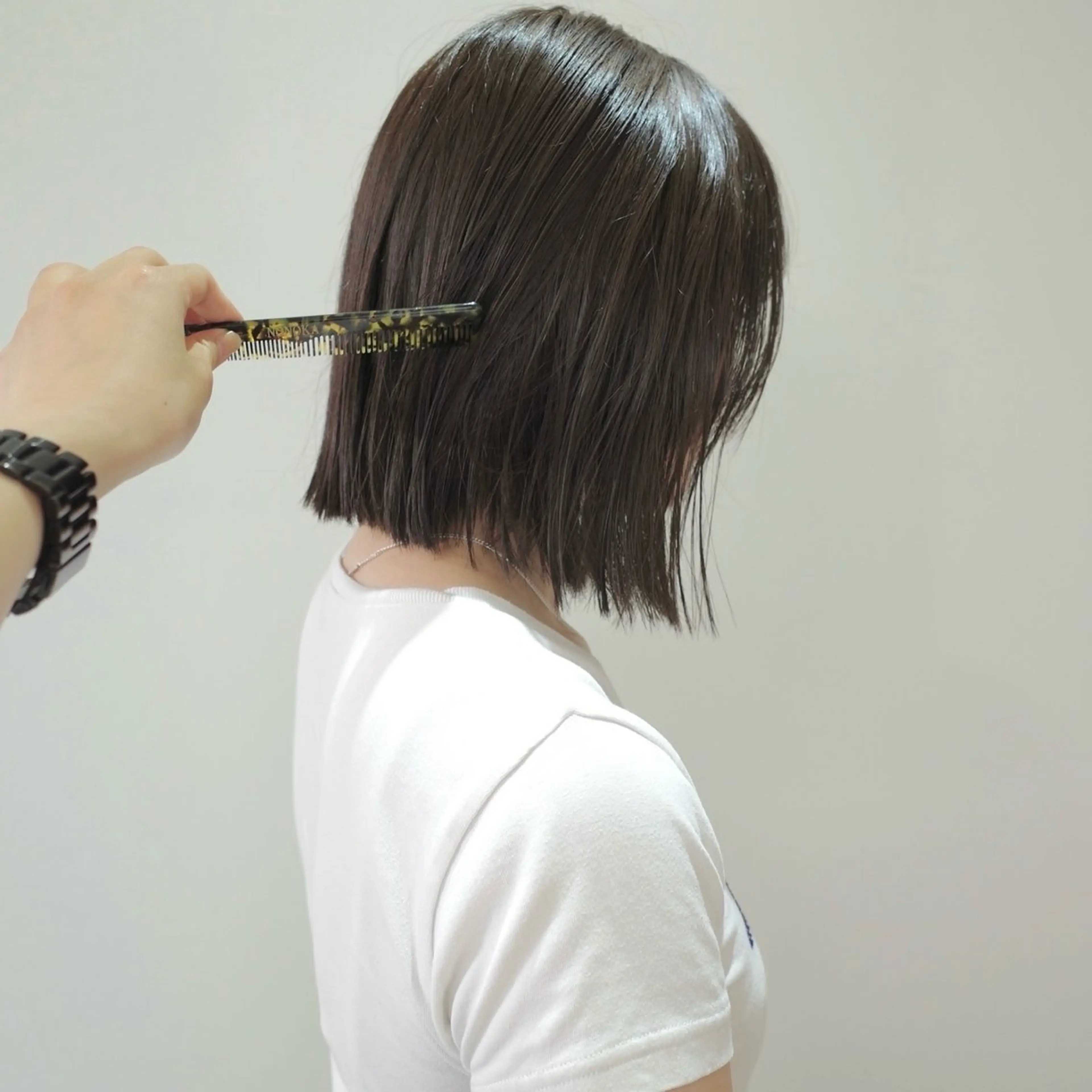 ショート カラー ベージュカラー ブラウンカラー ブラウンベージュ 透明感カラー 顔まわりレイヤー カット ヘアカラー トリートメント nonoka オリーブ/レイヤーのヘアスタイル