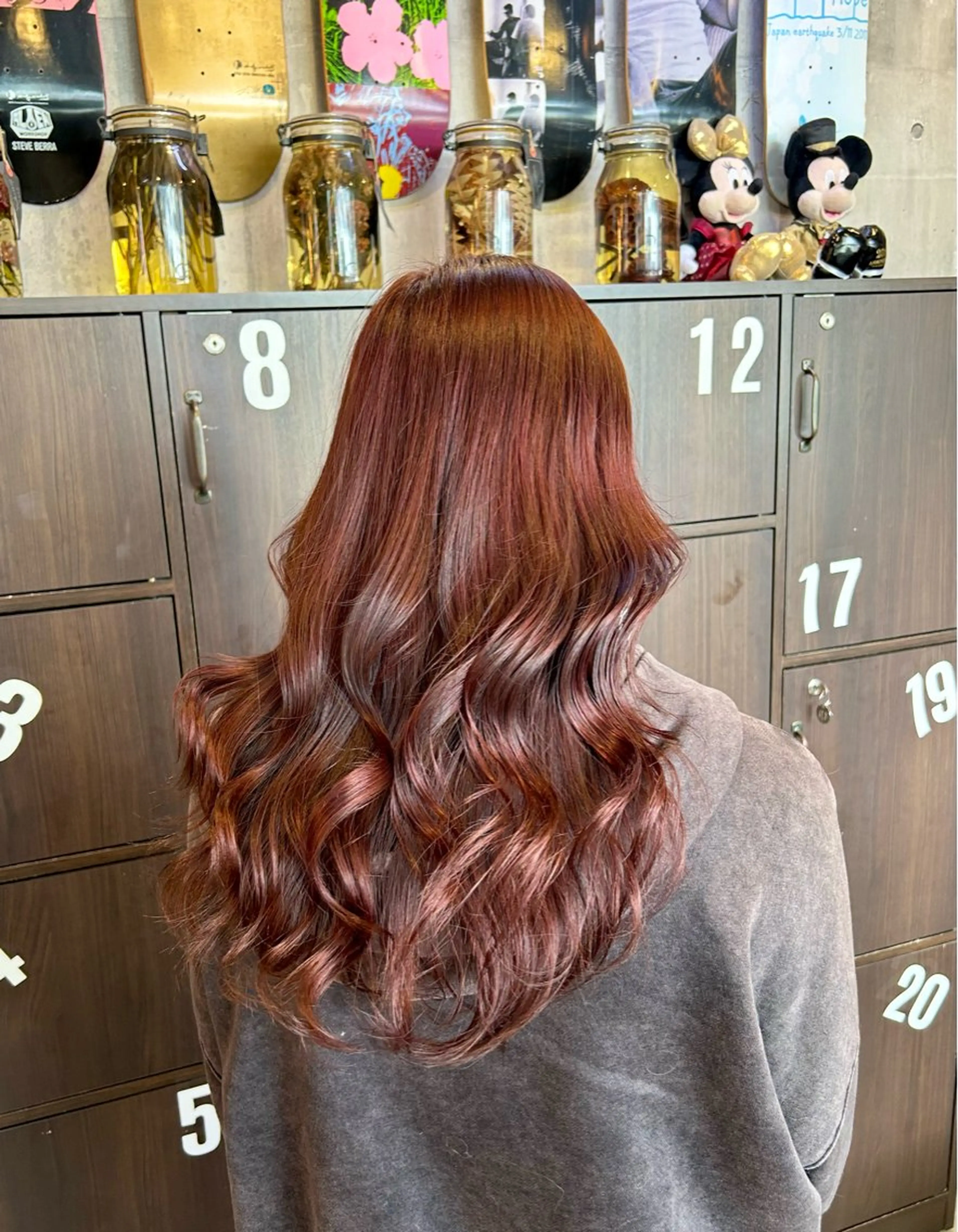 ロング ヘアカラー 出川 結菜のヘアスタイル