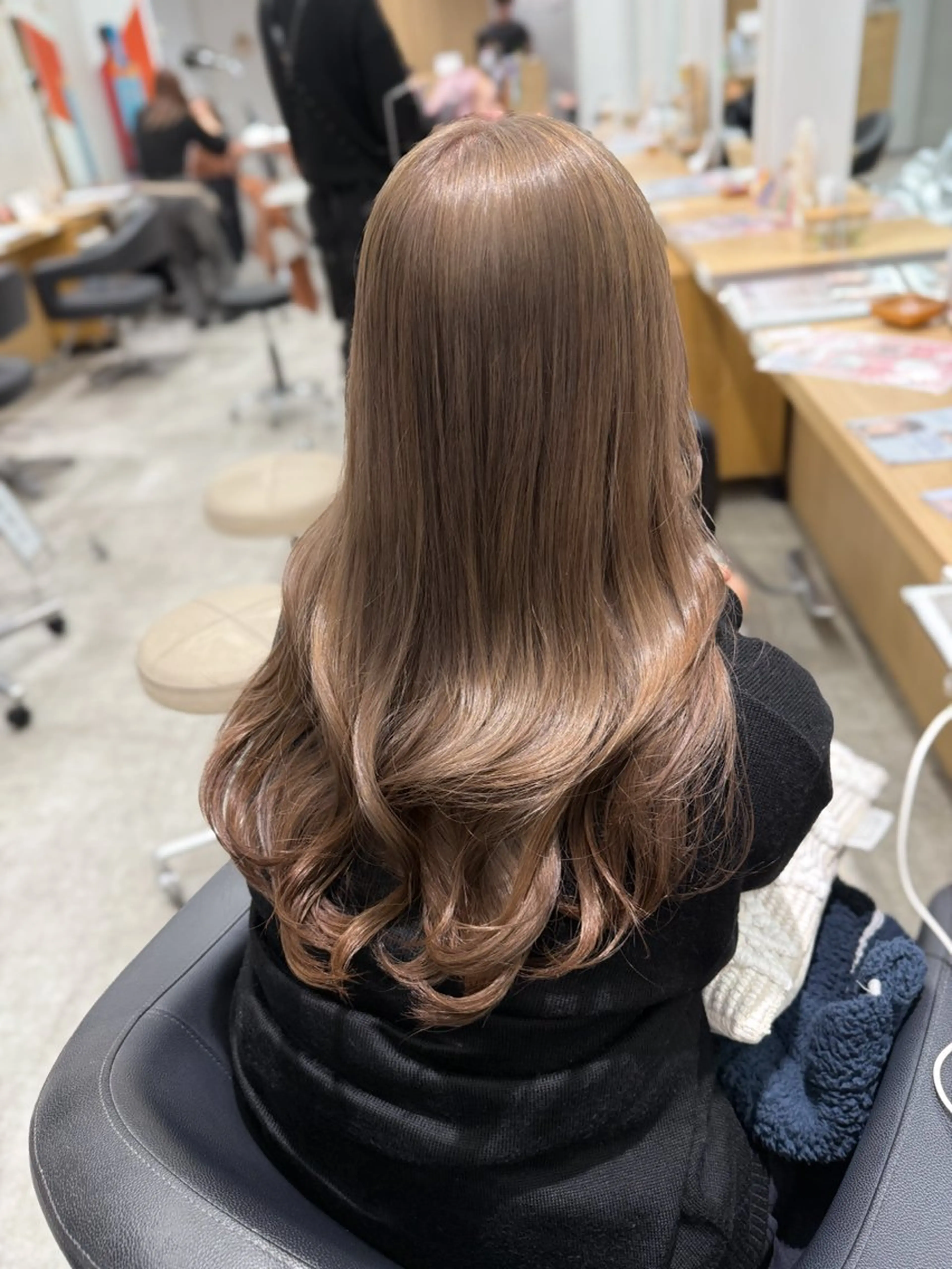 ミディアム カラー ベージュカラー ブリーチ ミルクティーベージュ ヘアカラー トリートメント 巻ける髪質改善🫧ハ イライト/永田汰伊智のヘアスタイル