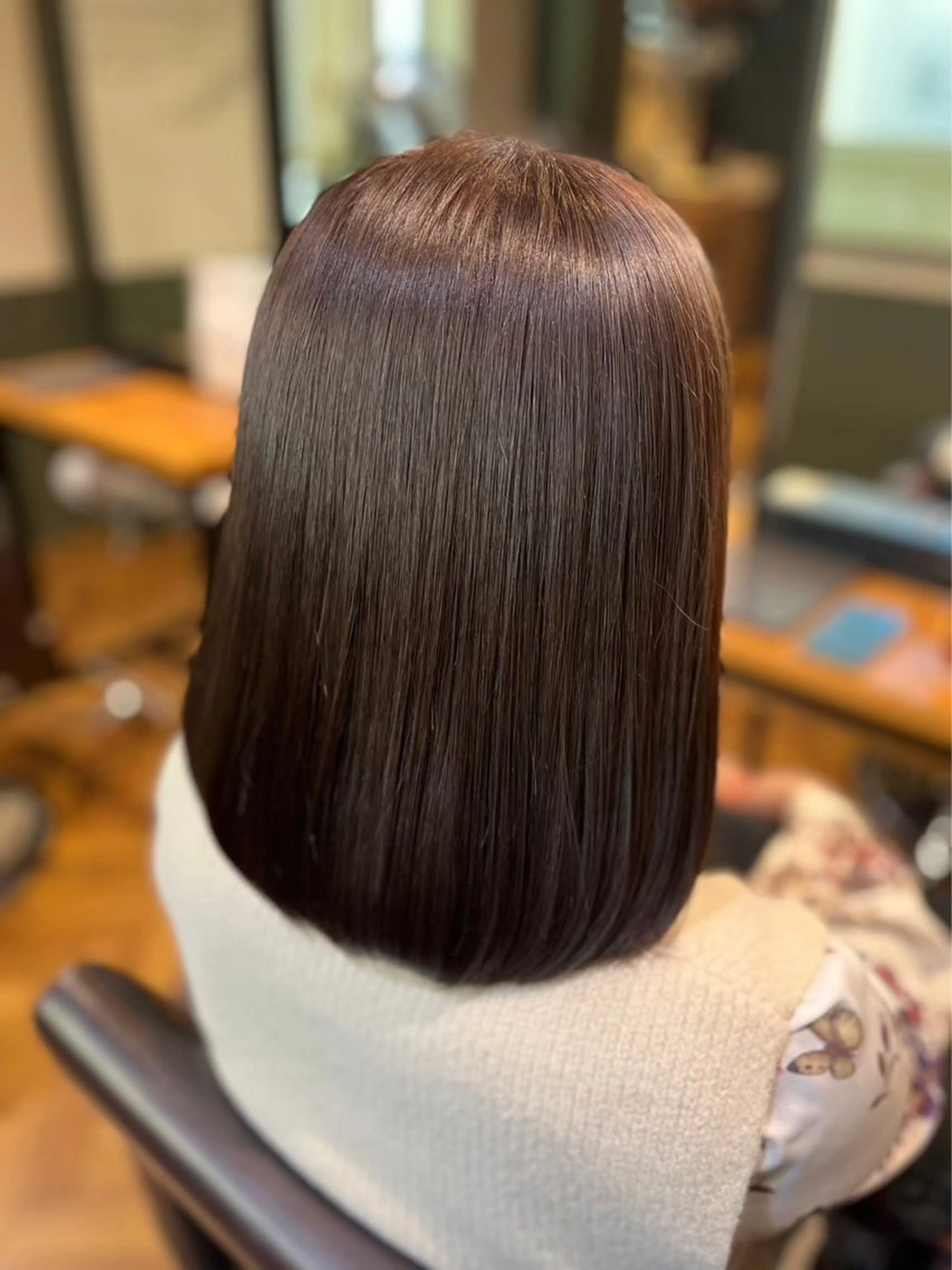 セミロング カラー ✨️髪質改善 アイノアのヘアスタイル
