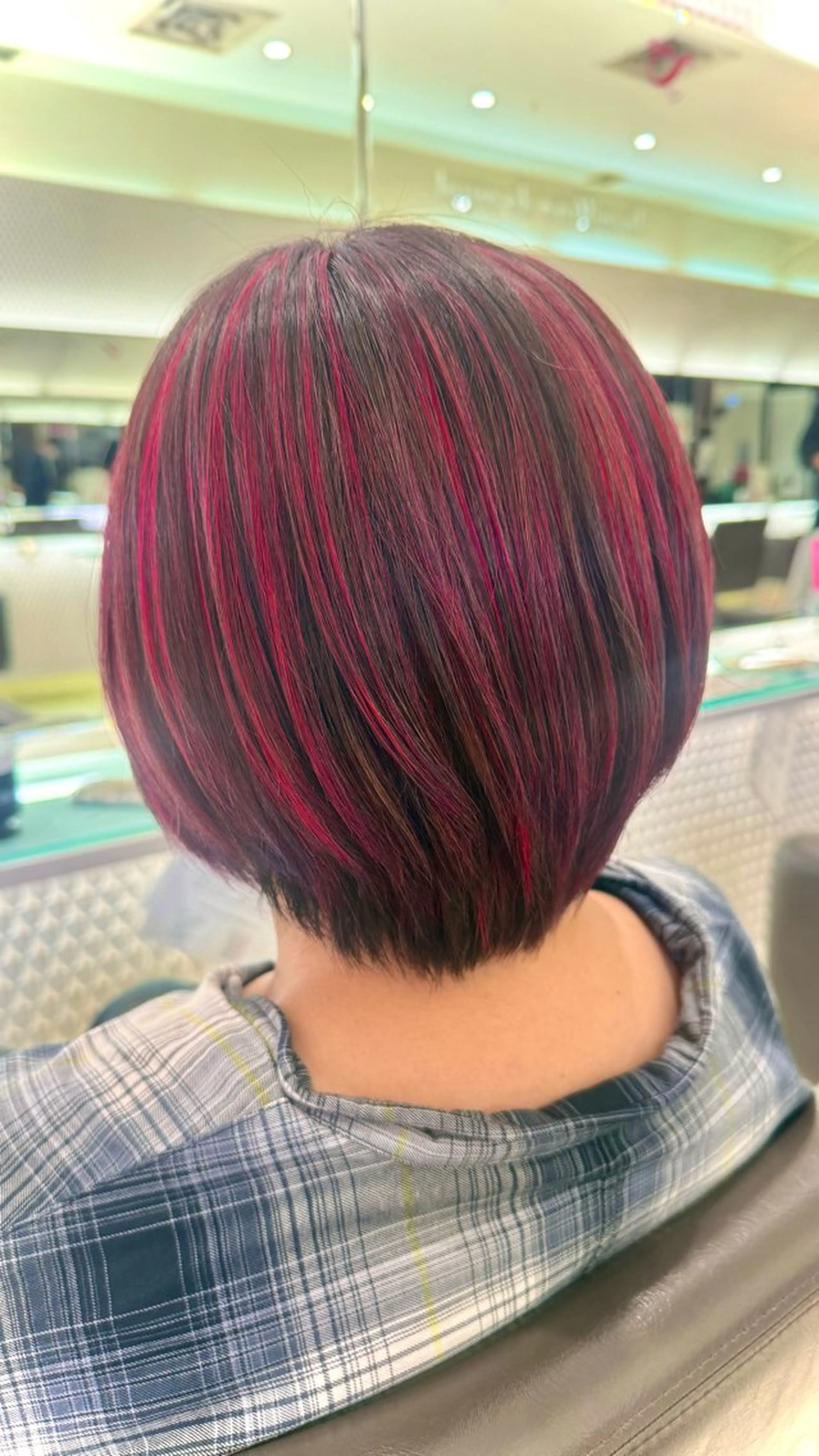 ショート カラー メッシュ ピンクカラー レッドカラー カット ヘアカラー 🌼デザインカラー 🌼kumicoのヘアスタイル