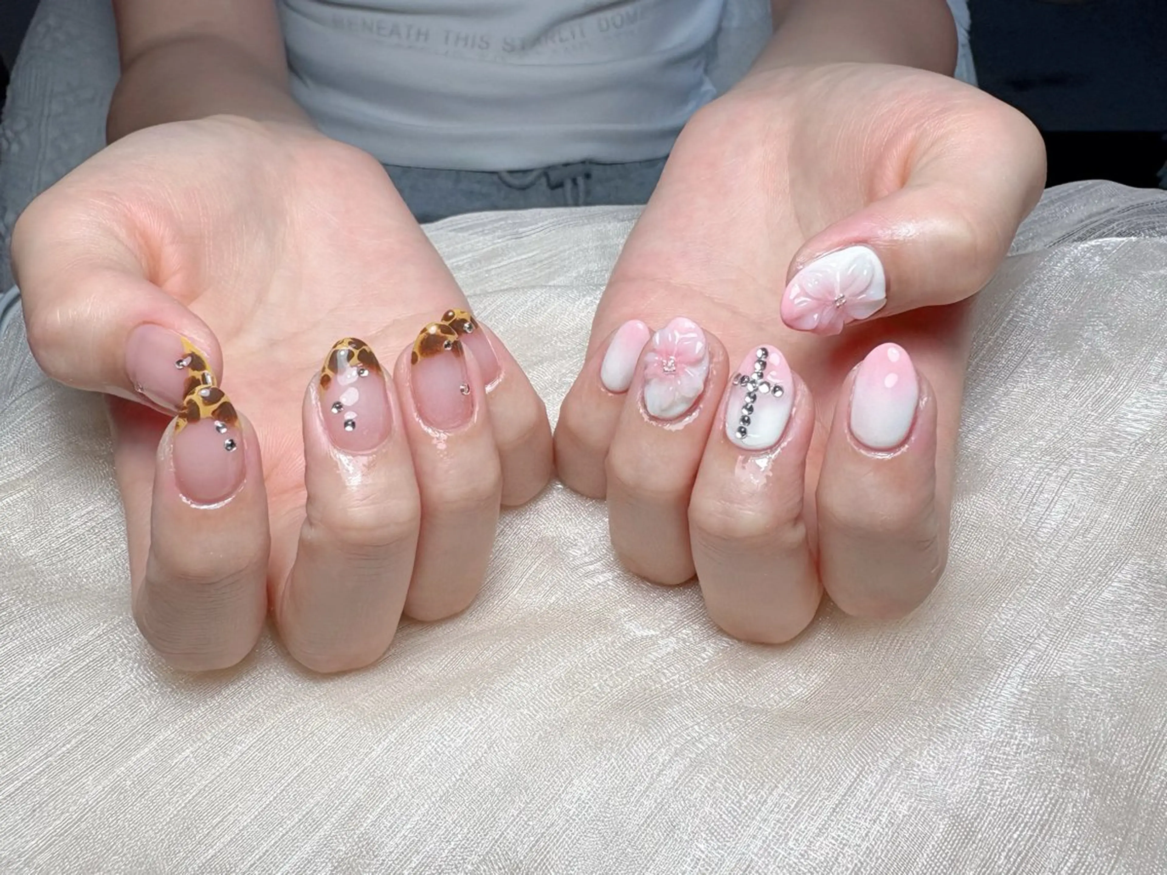 ネイル オーロラネイル チークネイル フレンチネイル ジェルネイル ガラスフレンチ ハンドネイル Nail Jolieのネイルデザイン