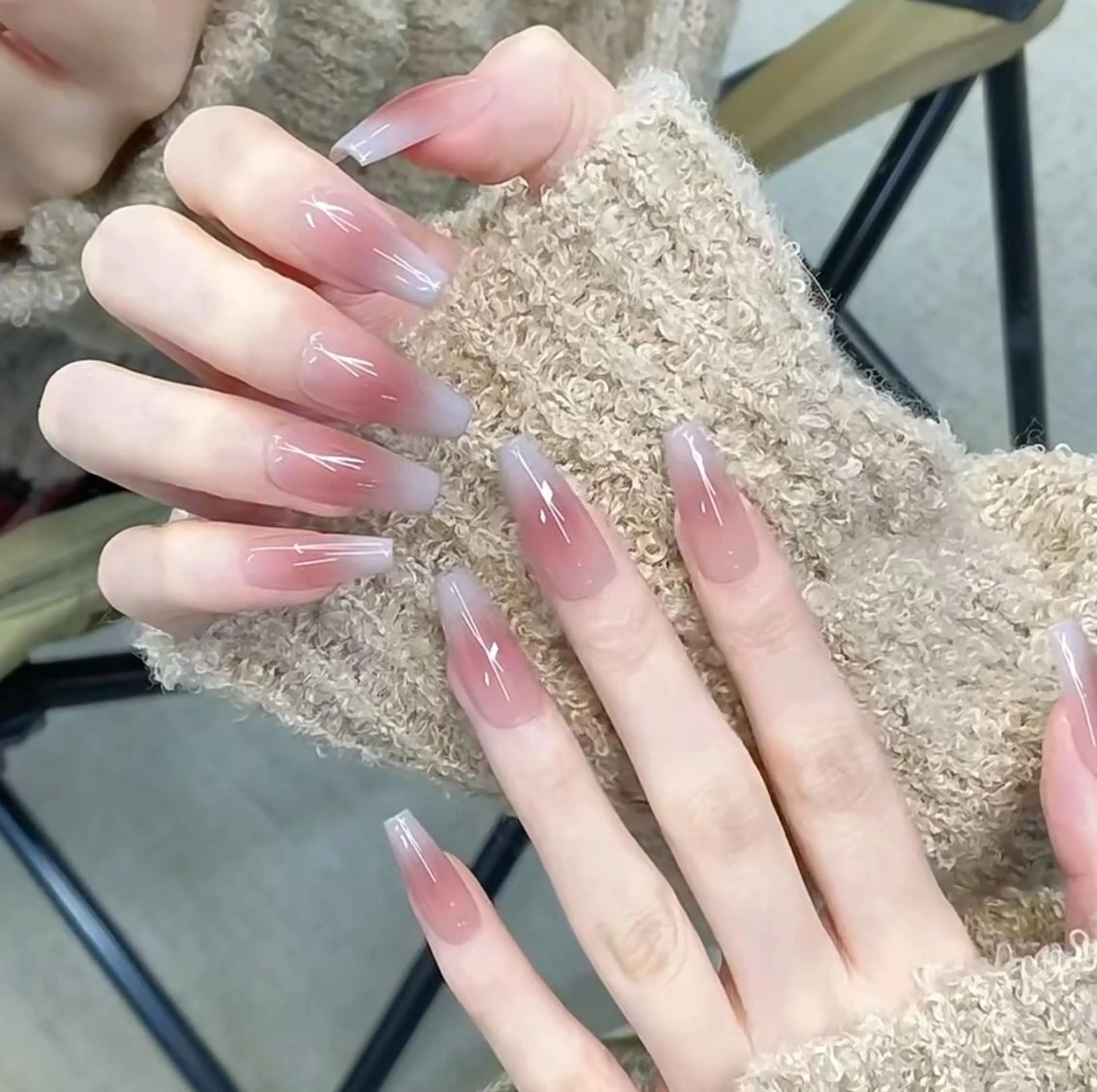 ネイル アートネイル 長さ出し ネイルチップ Queens テイのネイルデザイン