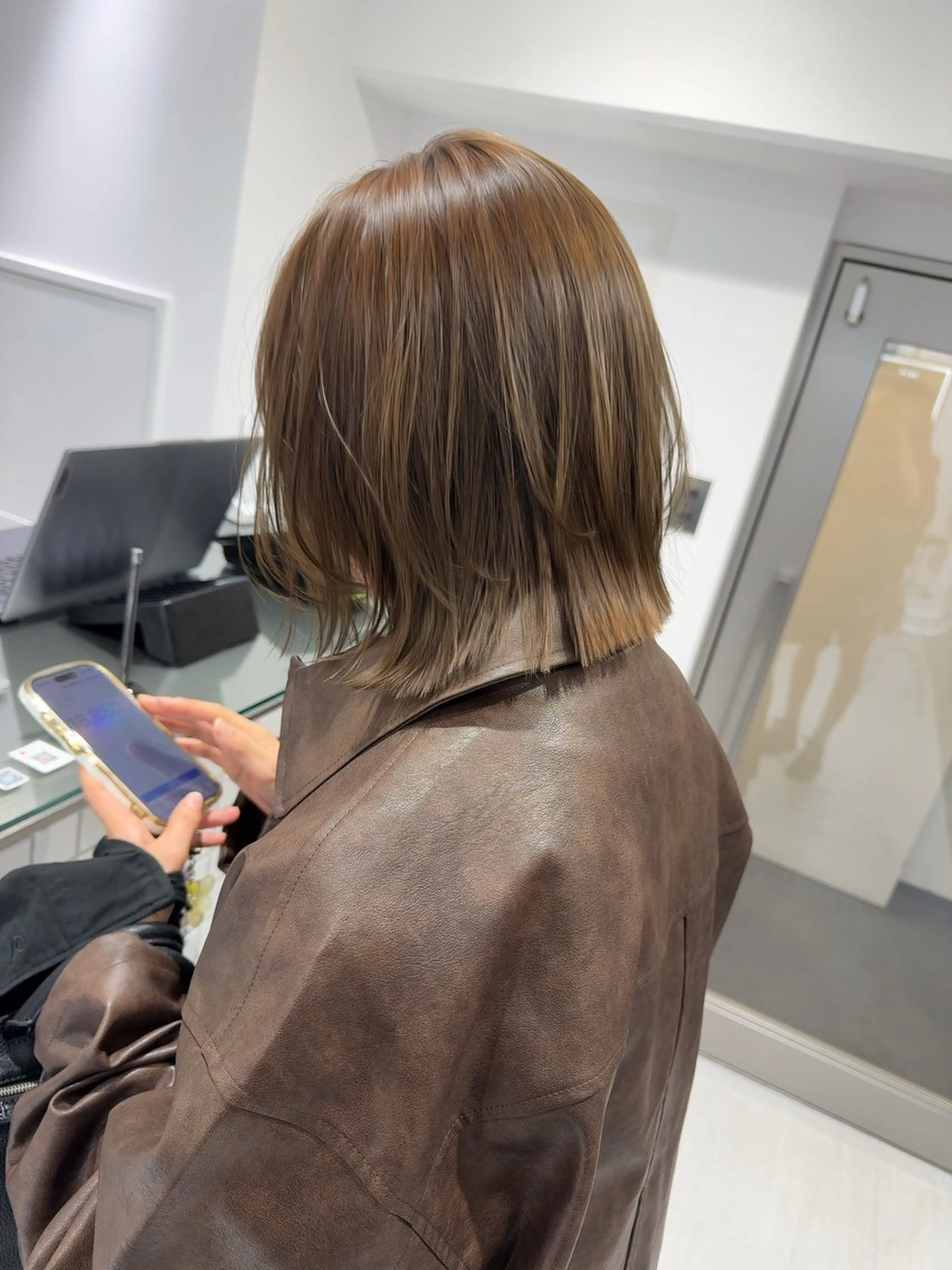 ショート カラー ベージュカラー 透明感カラー オリーブベージュ ✨️今だけ無料✨️ 鶴田みなみのヘアスタイル