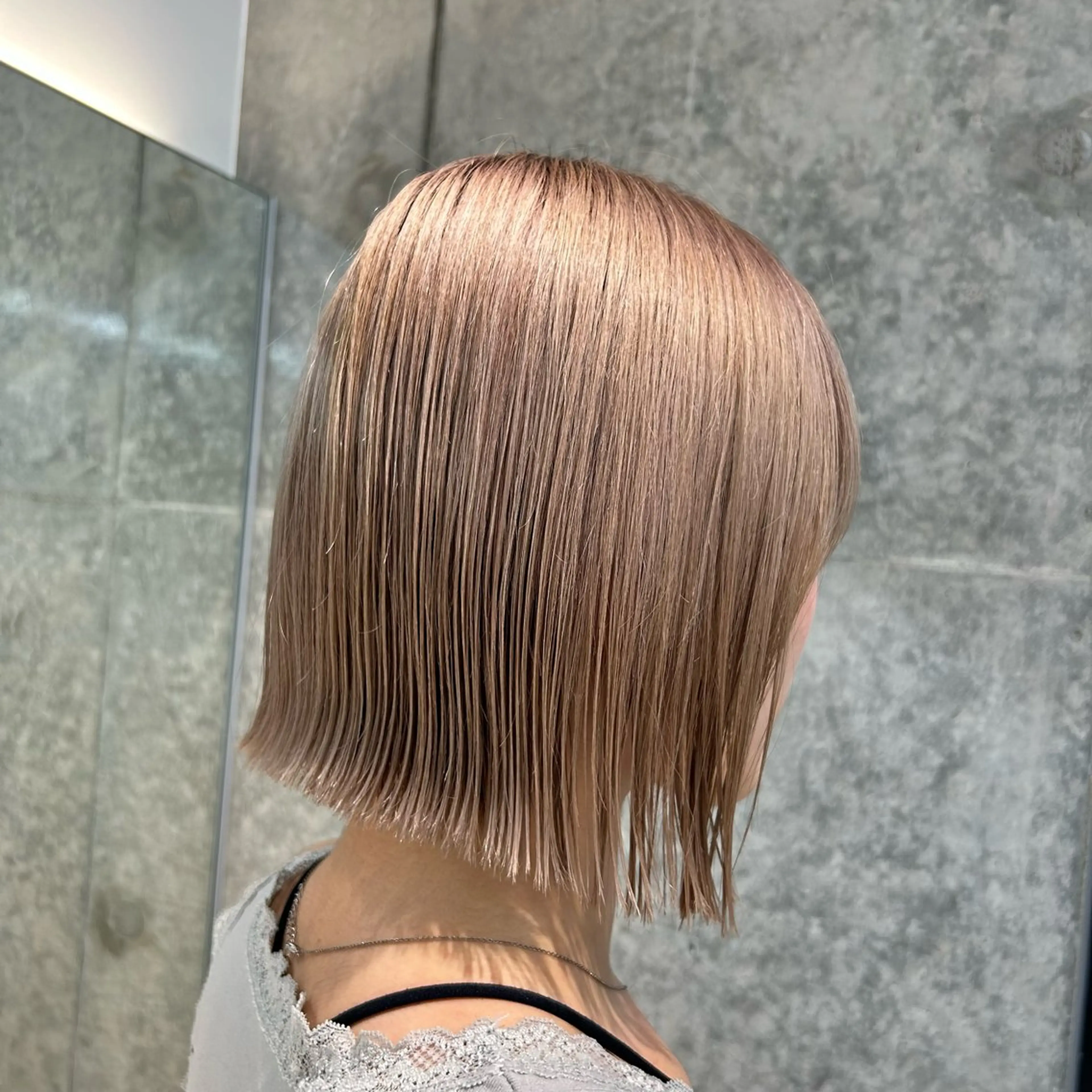 ミディアム カラー 切りっぱなしボブ ボブレイヤー アッシュ アッシュブラウン ベージュカラー ボブ/縮毛矯正 jionのヘアスタイル