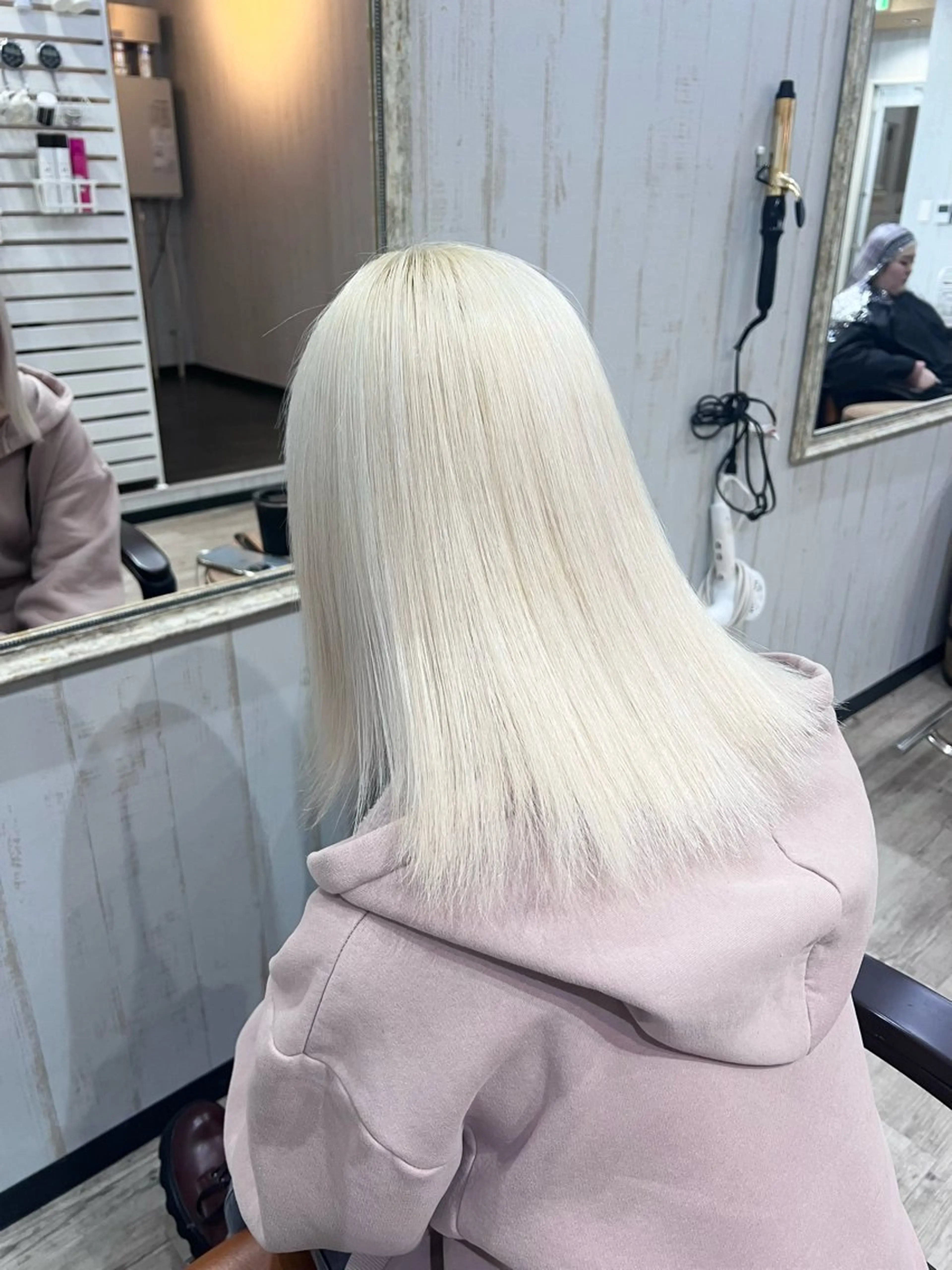 【✨4月限定✨】カット+艶髪ケアブリーチ+透明感ケアカラー+内部補修トリートメント✨の写真