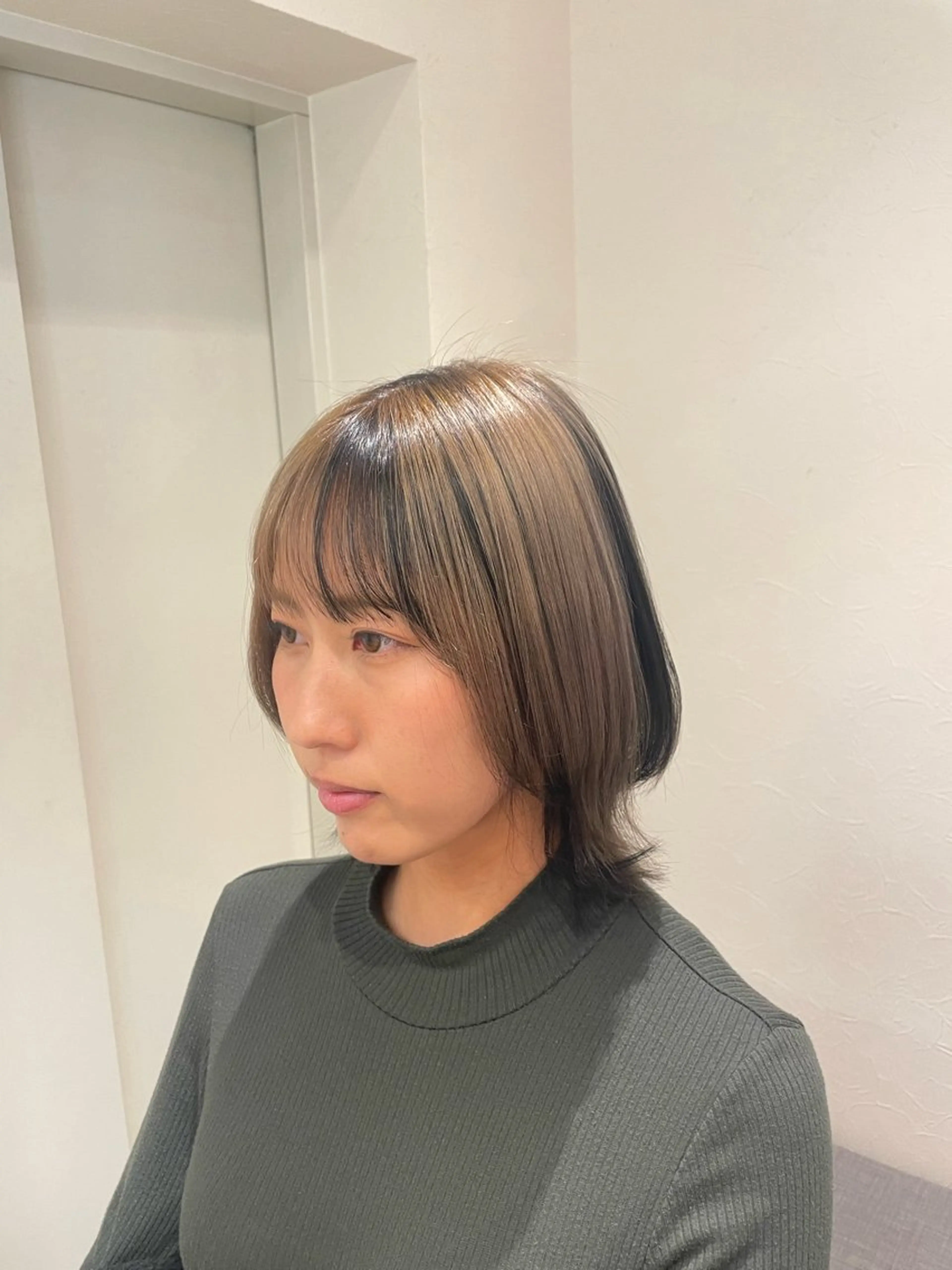 ミディアム カラー デザインカラー カット ヘアカラー トリートメント 立川・くびれミディ 旬なデザインカラーのヘアスタイル