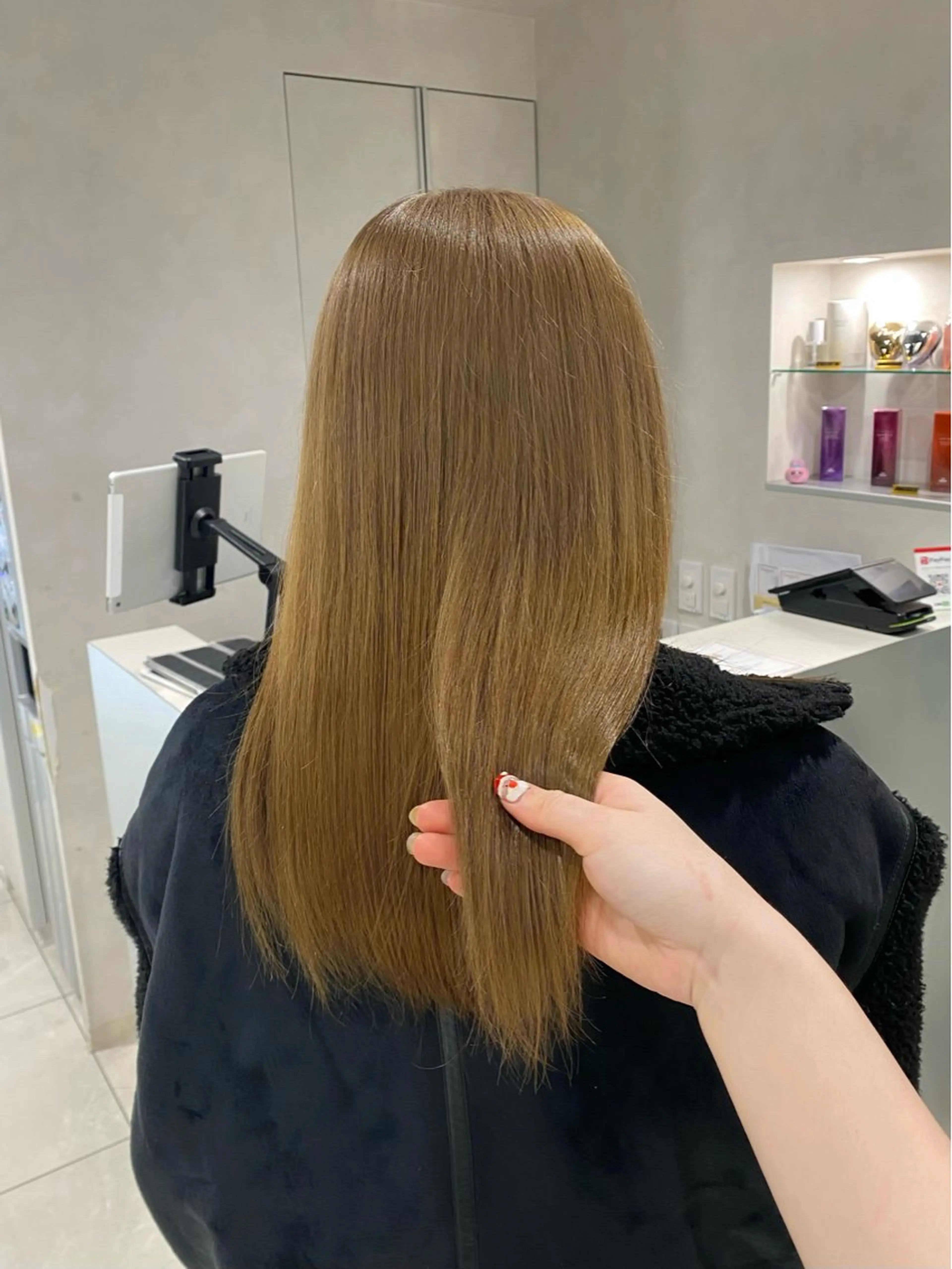 セミロング ヘアカラー 色落ちまで綺麗な上品 ハイトーン／ふうか☽のヘアスタイル