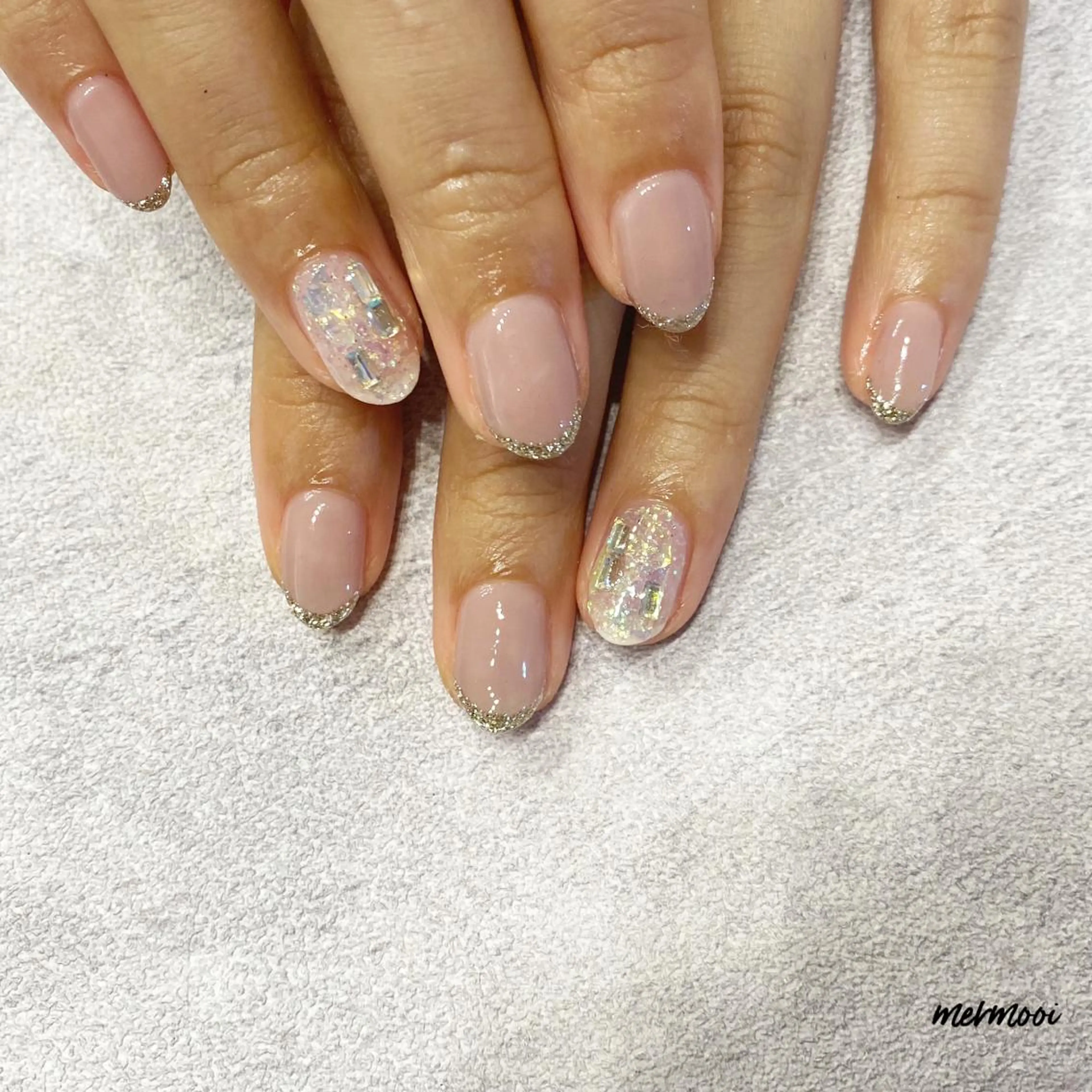 ネイル オーロラネイル フレンチネイル ジェルネイル キラキラネイル ラメ(グリッター) ハンドネイル mermooi所属・melumooi nailのネイルデザイン