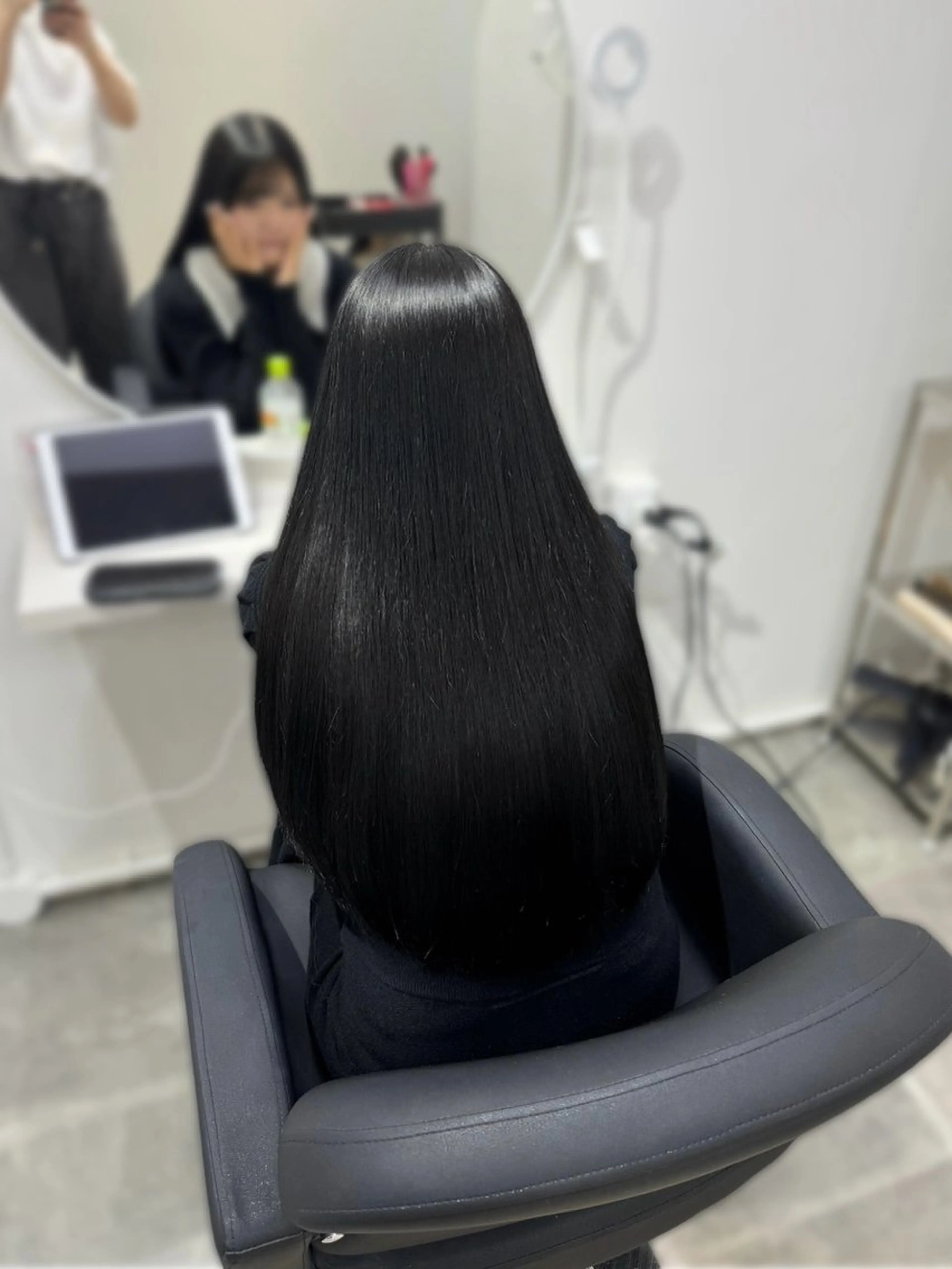 ロング カラー 黒髪 ブルーカラー ブルーブラック 髪質改善 縮毛矯正 カット ヘアカラー 縮毛矯正 トリートメント YUZU🎀顔まわり ×レイヤーカットのヘアスタイル