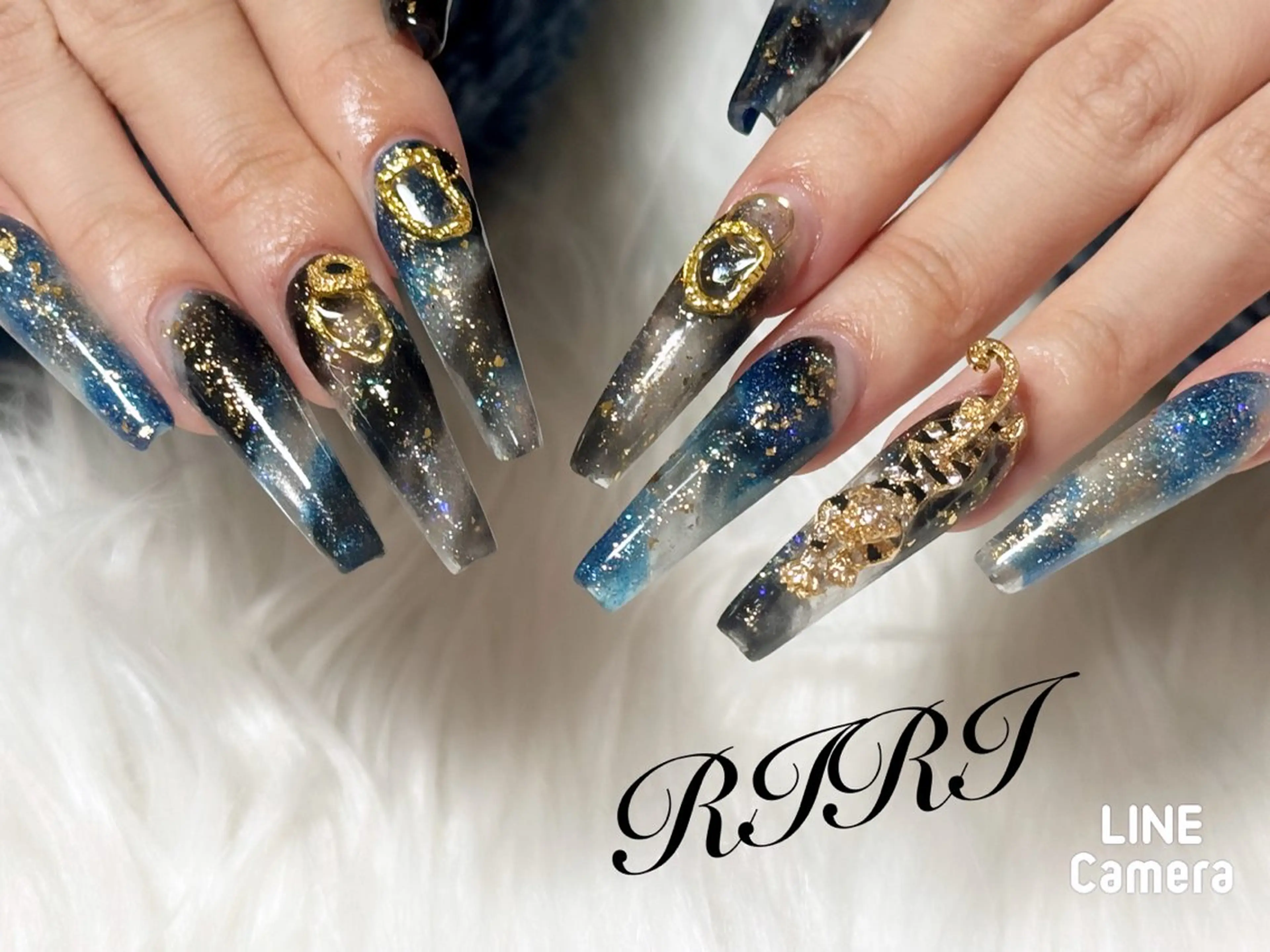 ネイル ブルー ジェルネイル キラキラネイル 韓国ネイル ラメ(グリッター) ハンドネイル riri オーナーのネイルデザイン