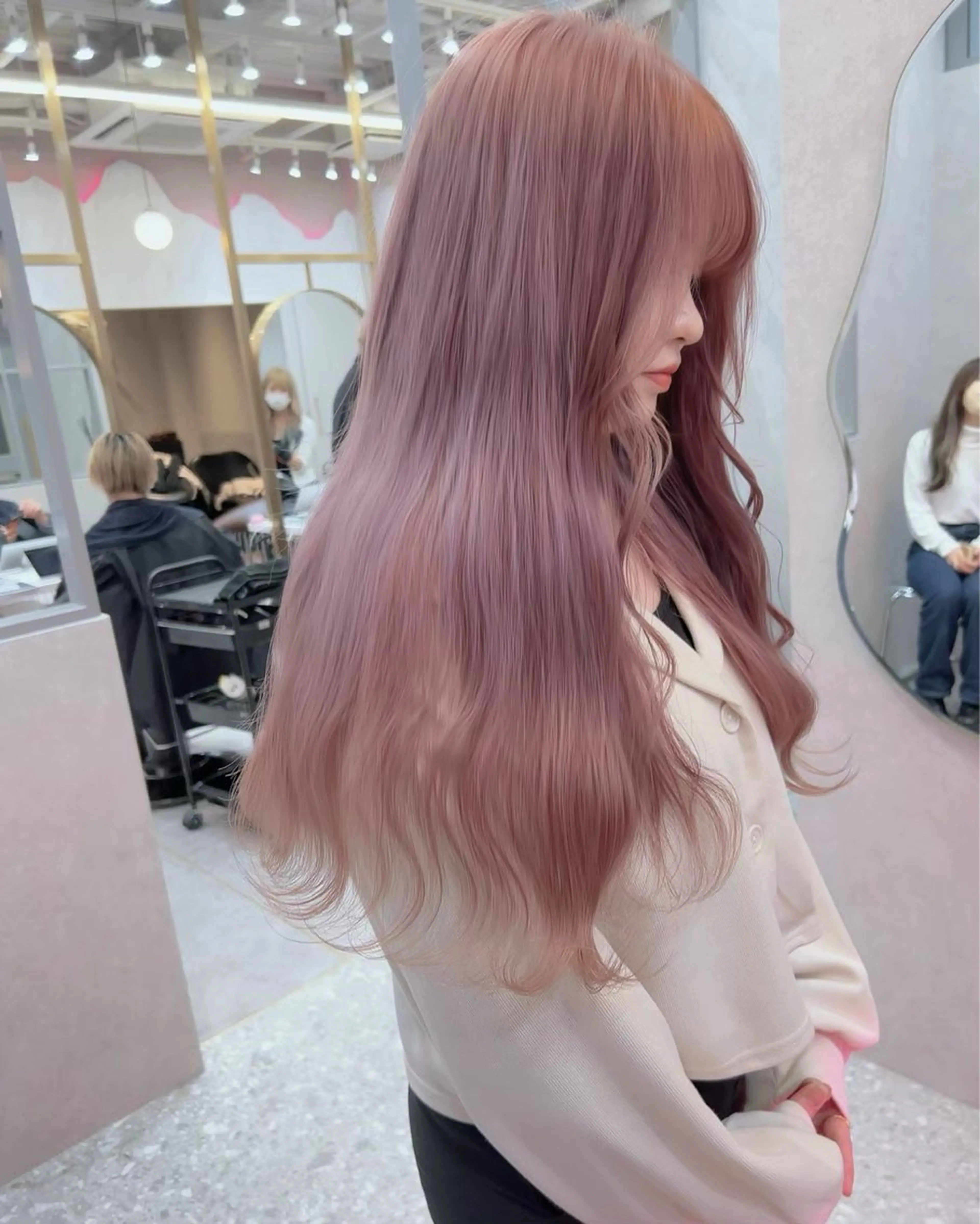 カラー ブリーチ ダブルカラー ハイトーンカラー ピンクカラー ヘアカラー あ い か 🎀 レイヤーカットのヘアスタイル