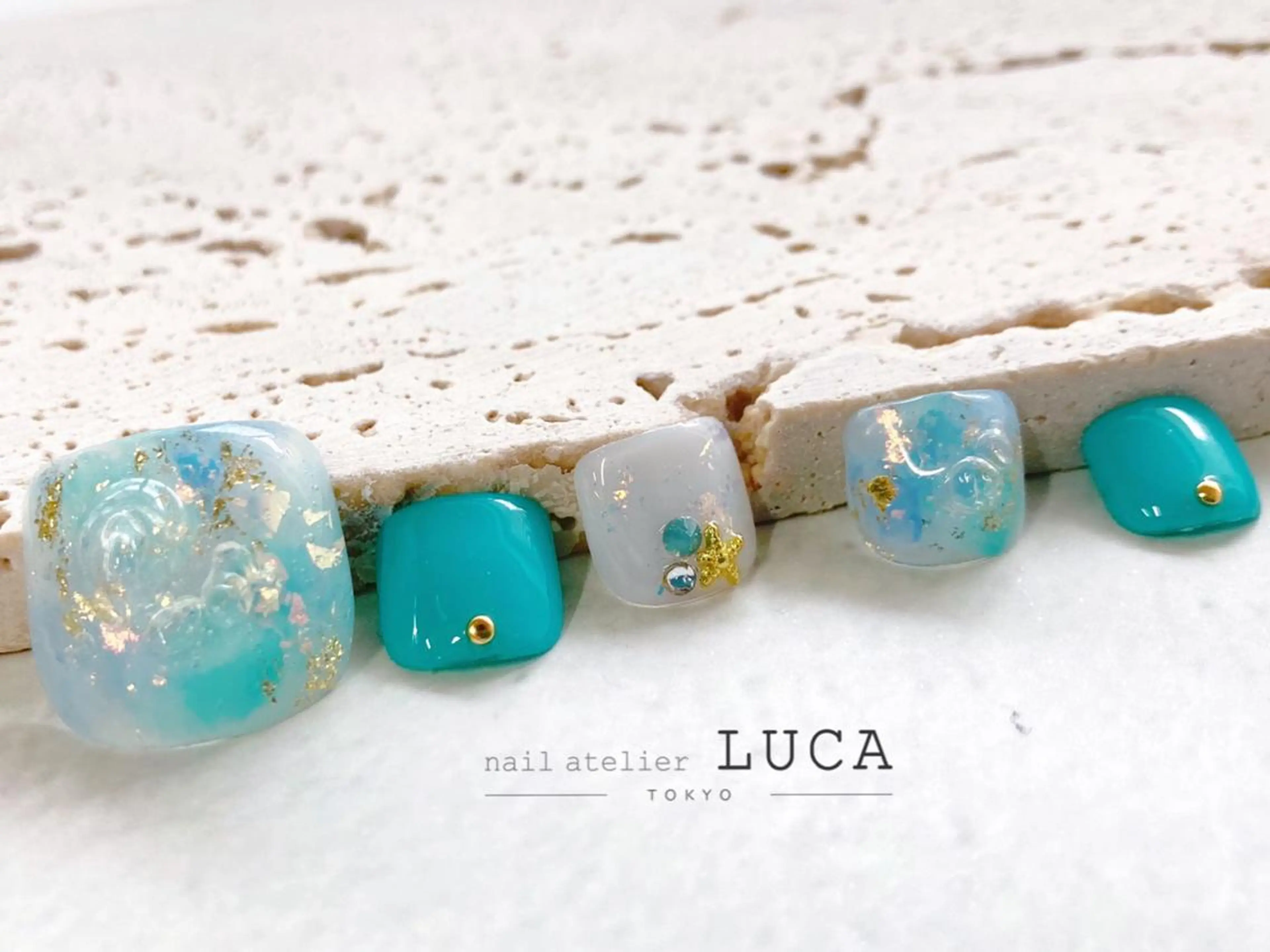 ネイル アートネイル オーロラネイル クリアネイル 長さ出し フットネイル フットネイル ネイルアトリエルカ スタッフのネイルデザイン