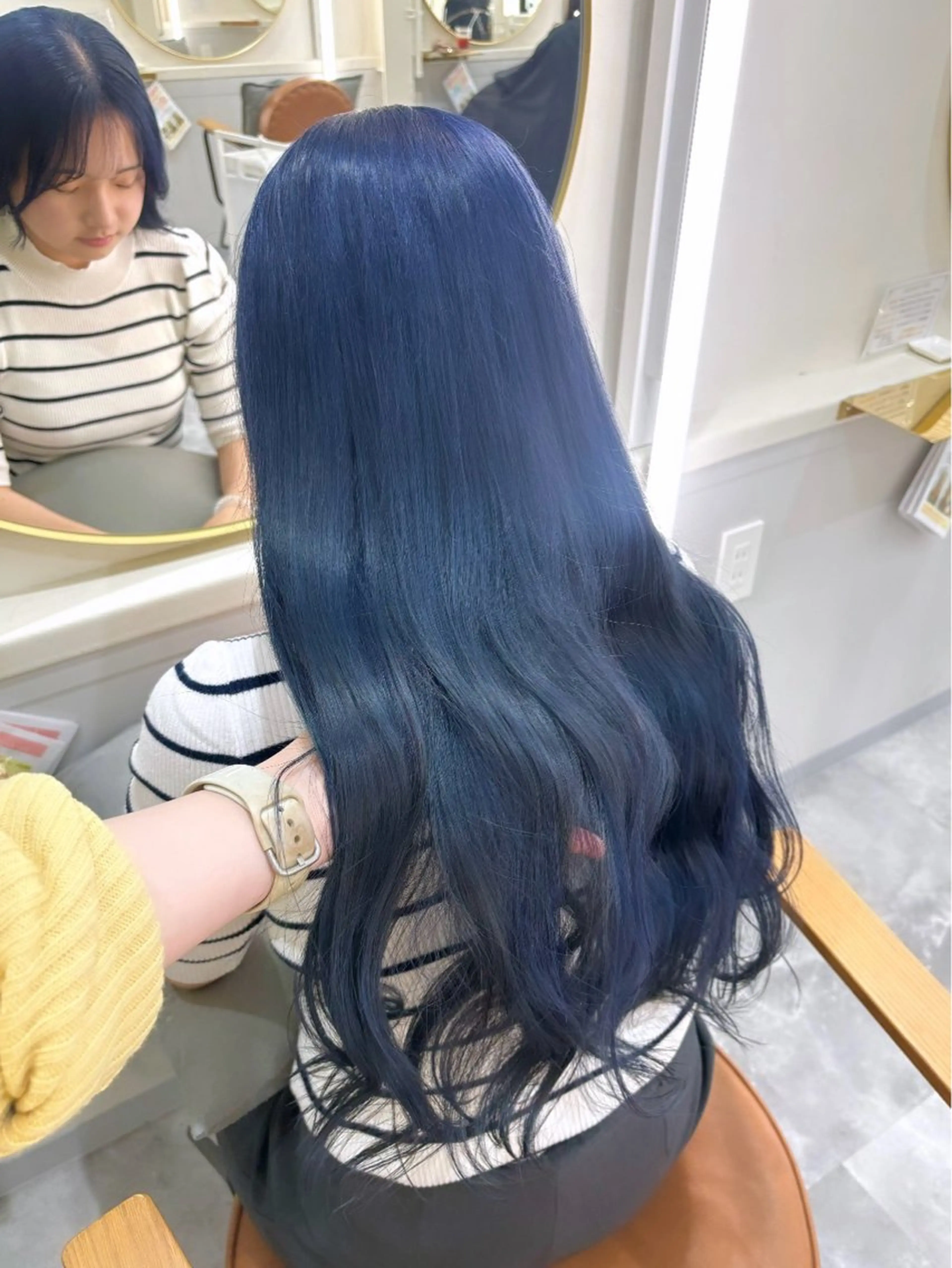 ロング カラー ブリーチ ブルーカラー ネイビーカラー カット ヘアカラー 暖色カラー✨️ 門内 梨真のヘアスタイル