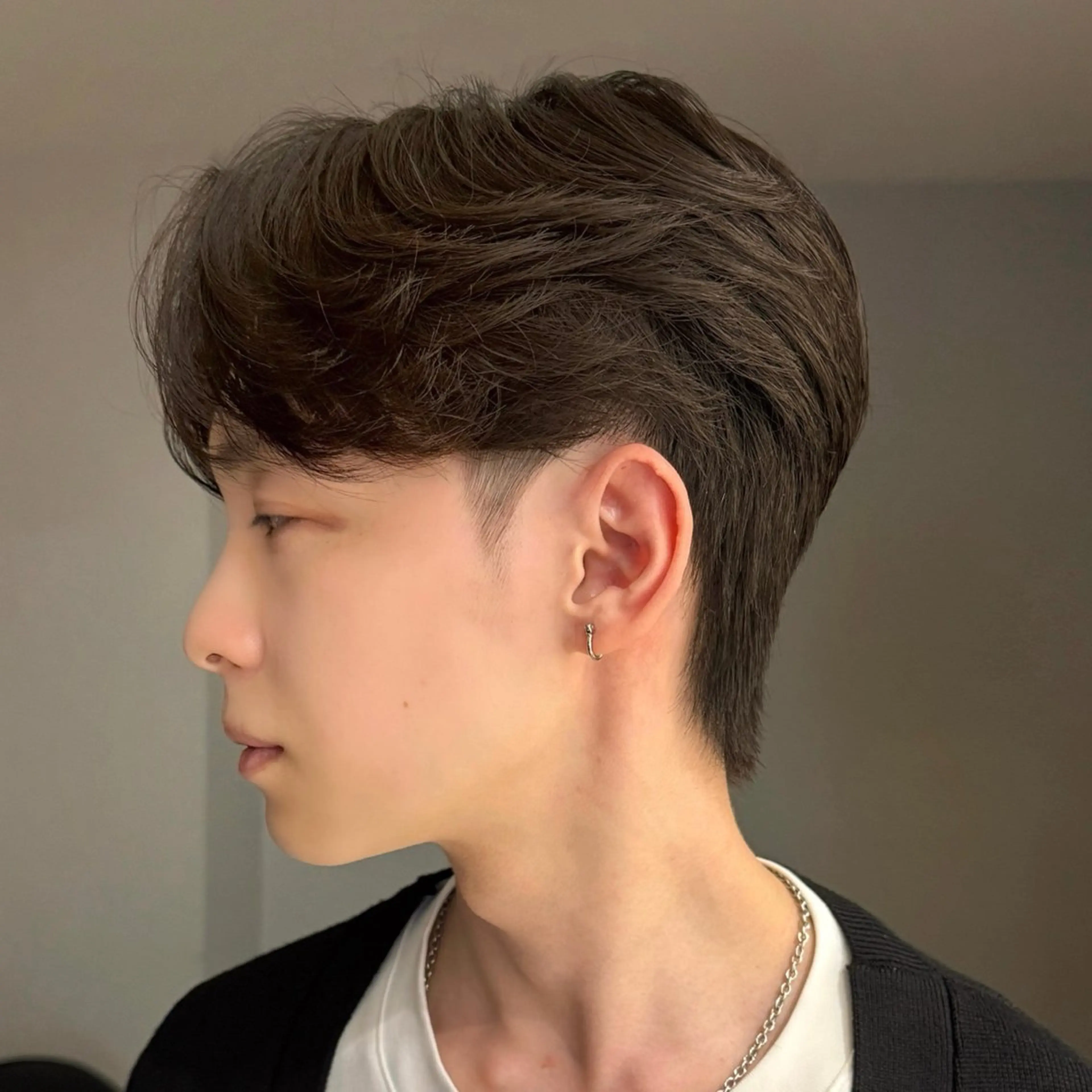 メンズ センターパート ダウンパーマ フェザーパーマ メンズ韓国風 マッシュ カット センターパート特化/ メンズカット/ヒロキのヘアスタイル