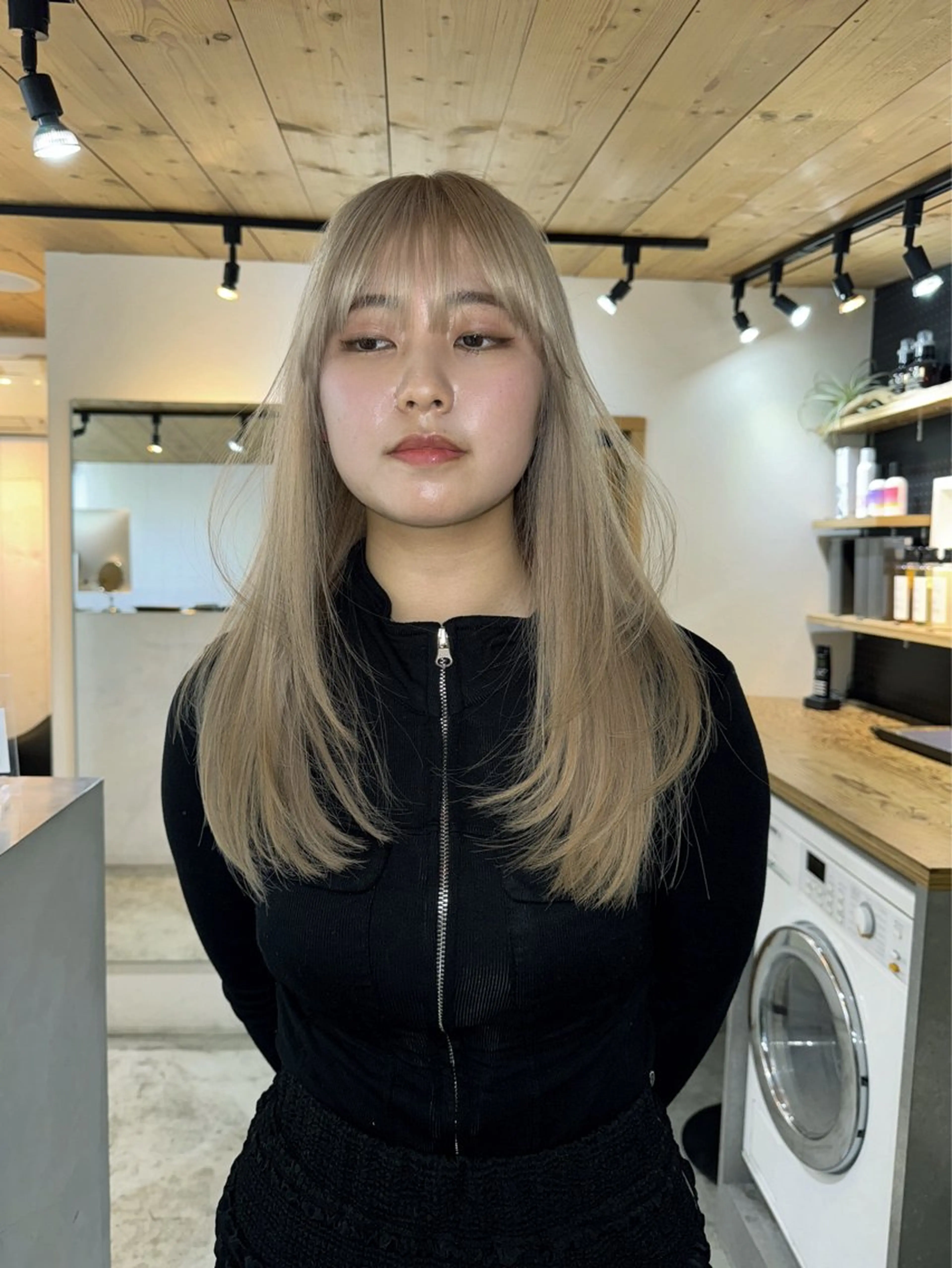 セミロング カラー バレイヤージュ ブリーチ ブロンド ケアブリーチ 透明感カラー カット ヘアカラー トリートメント Rico / bob/グレージュのヘアスタイル