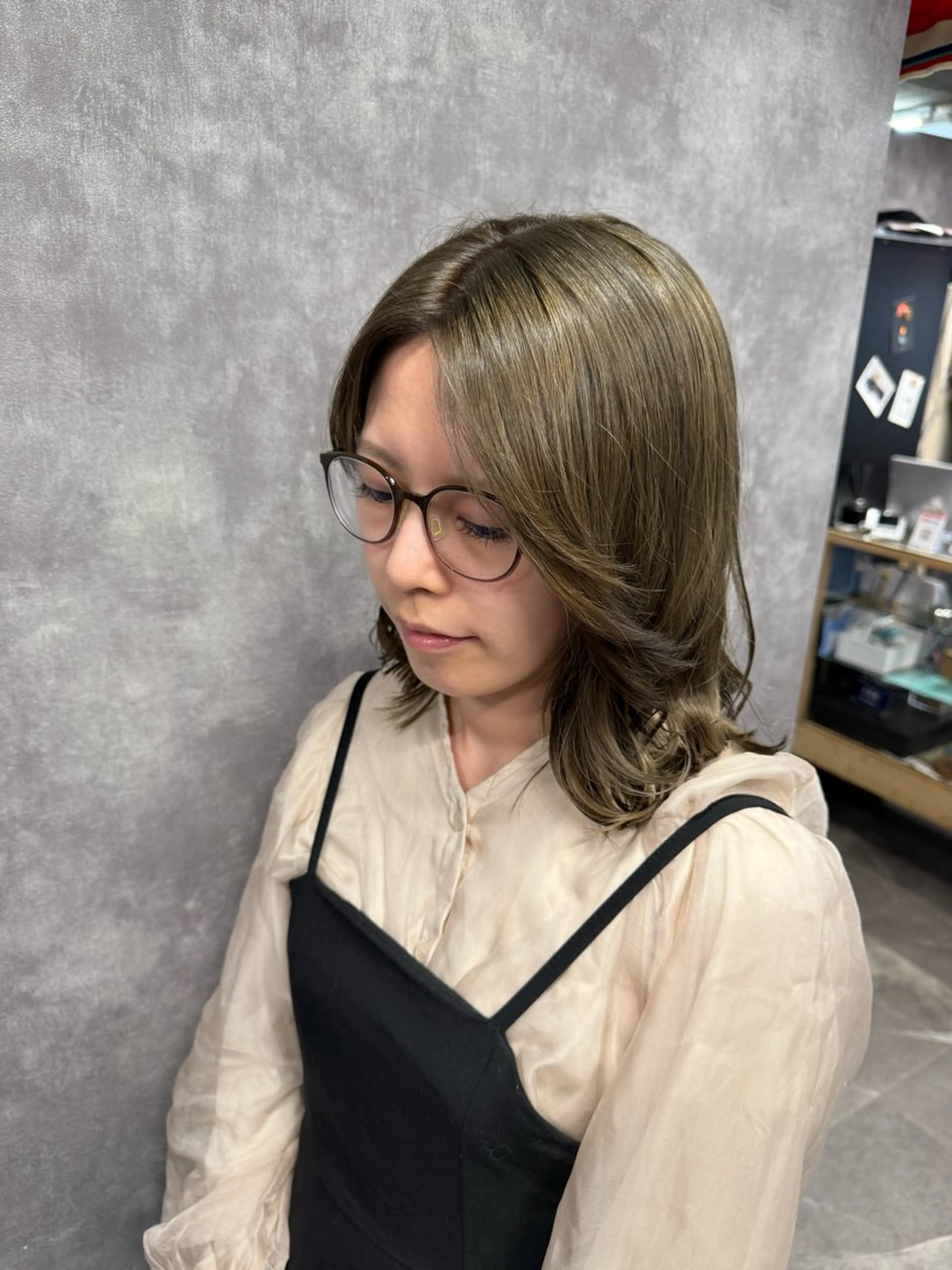 ミディアム カラー ブリーチ ハイトーンカラー オリーブカラー ヘアカラー トリートメント NINA 🐥⸒⸒のヘアスタイル