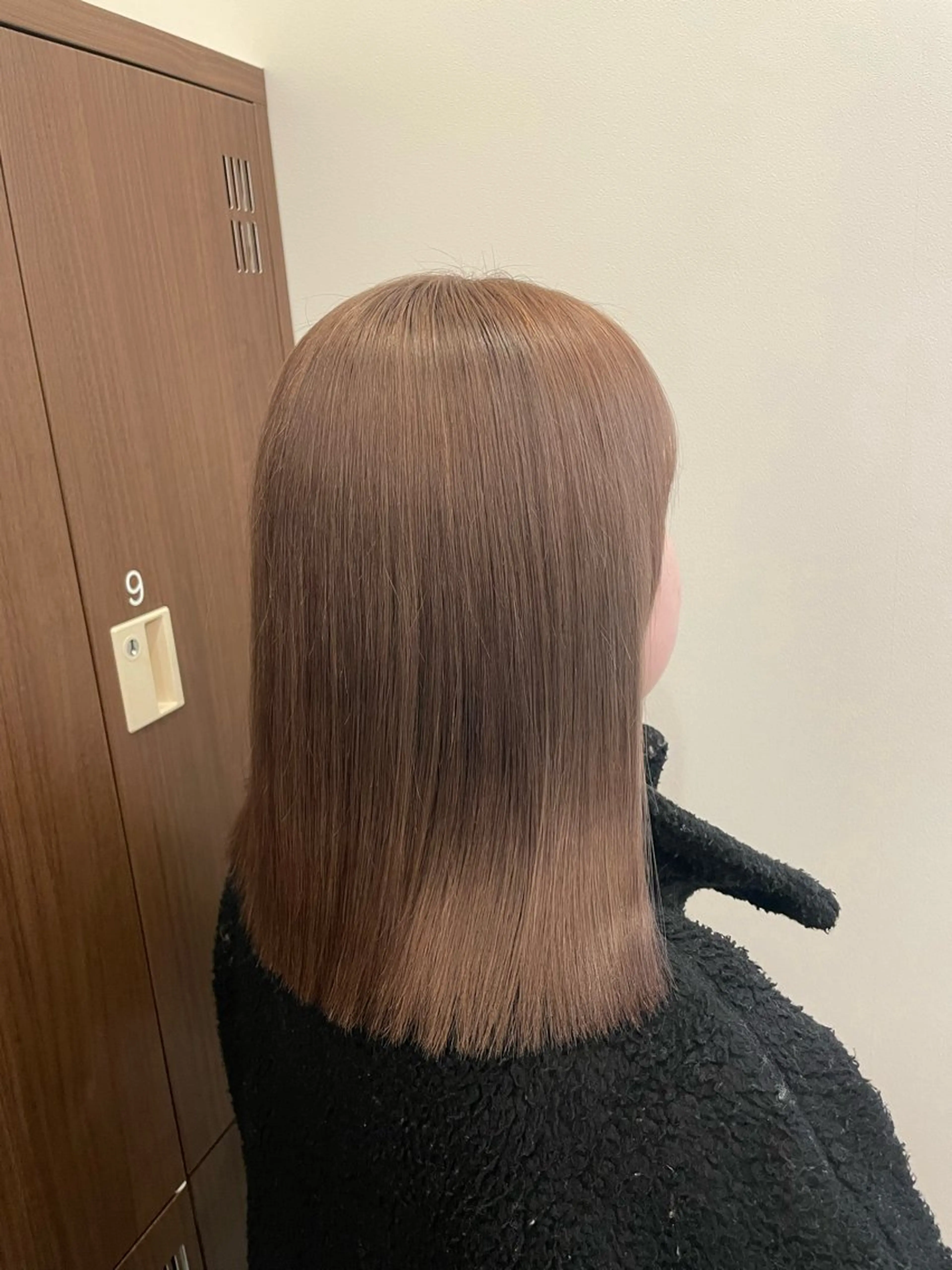 ミディアム カラー ベージュカラー ブリーチ ミルクティーベージュ ✨似合わせ特化美容師 WILL上村 拳吾のヘアスタイル