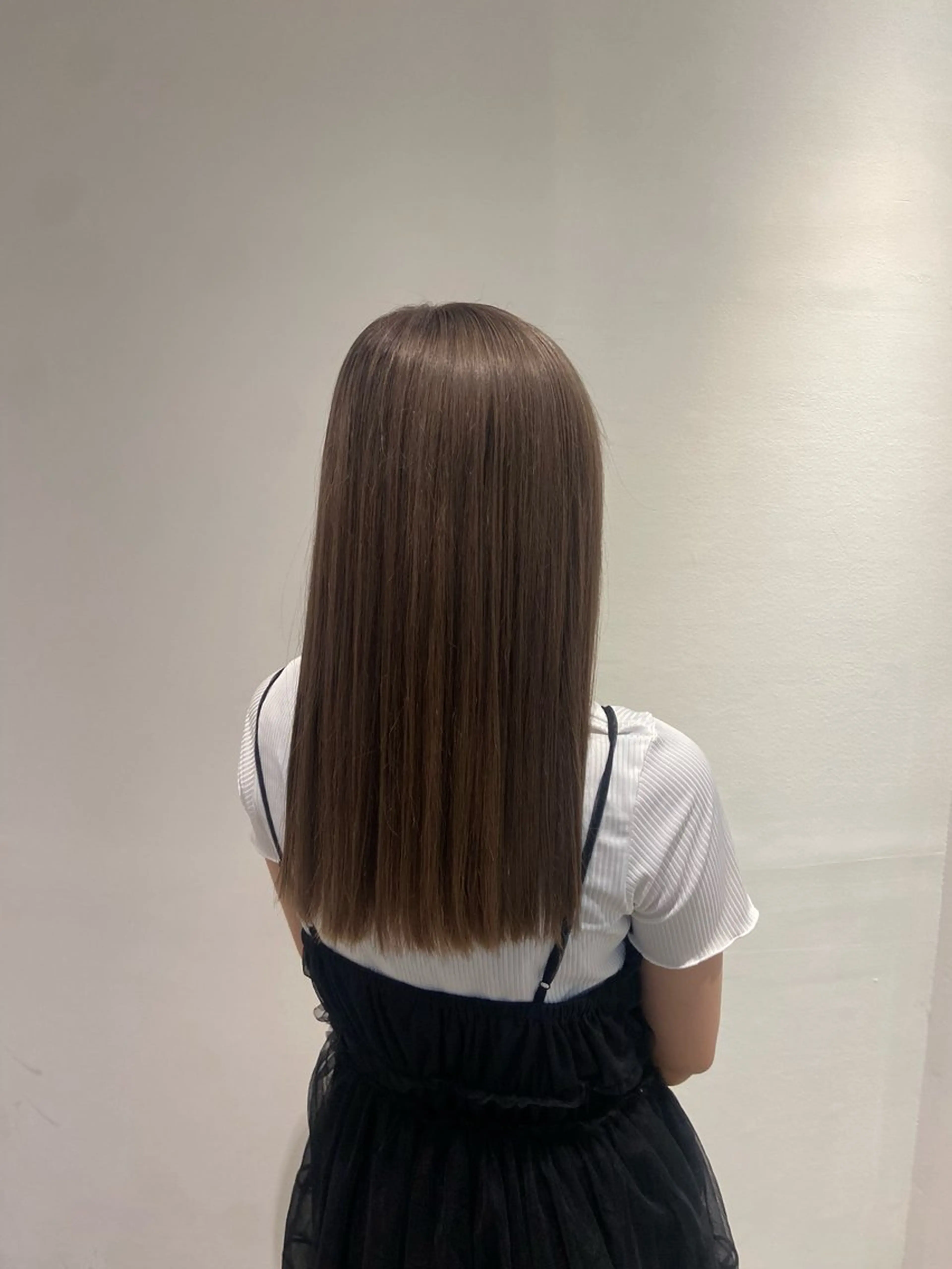 セミロング カラー カット ヘアカラー 松下 茉紀👱🏻‍♀️のヘアスタイル