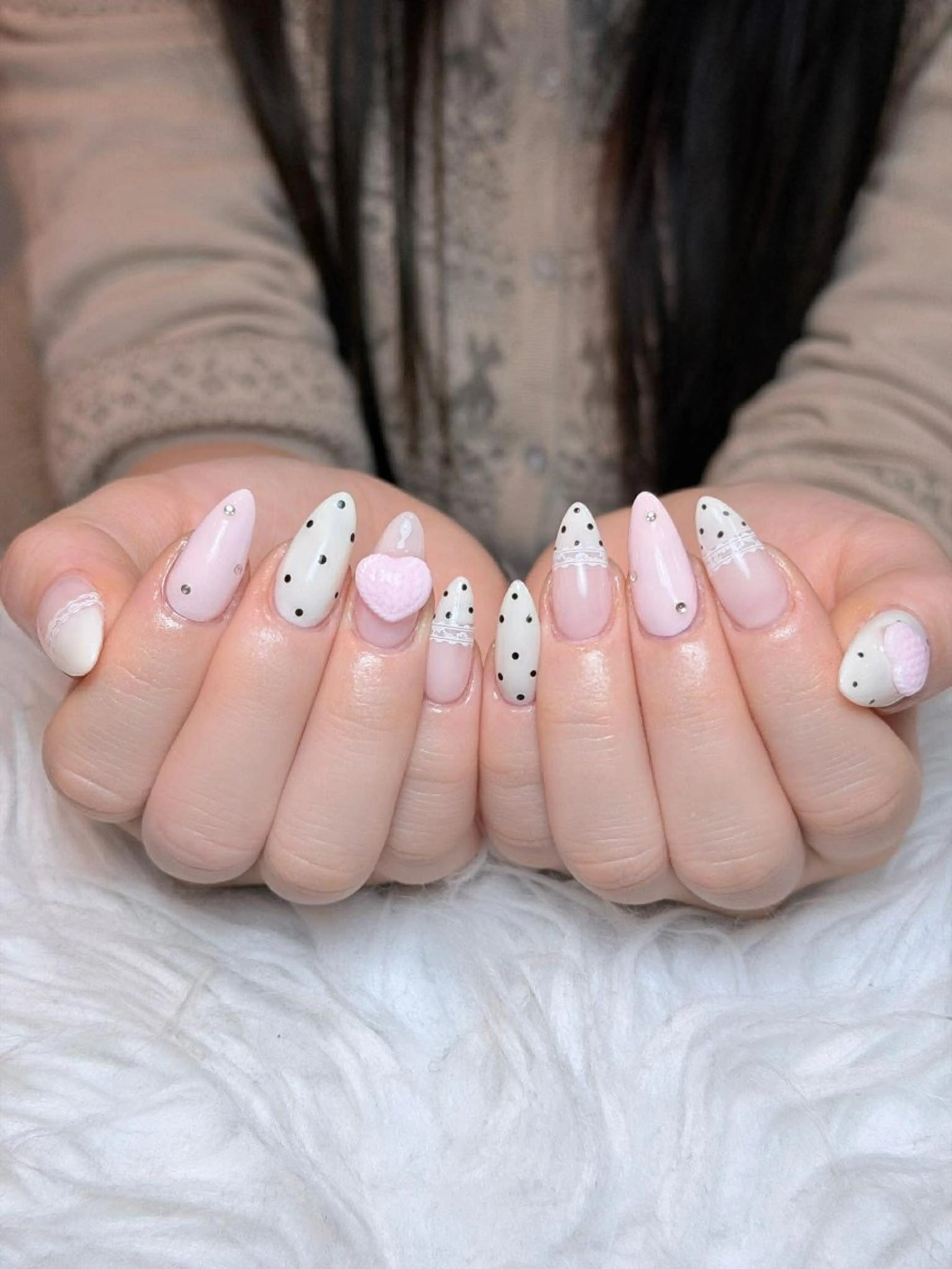 ネイル チークネイル ドット フレンチネイル グラデーション ハート ハンドネイル Julli NailStudioのネイルデザイン
