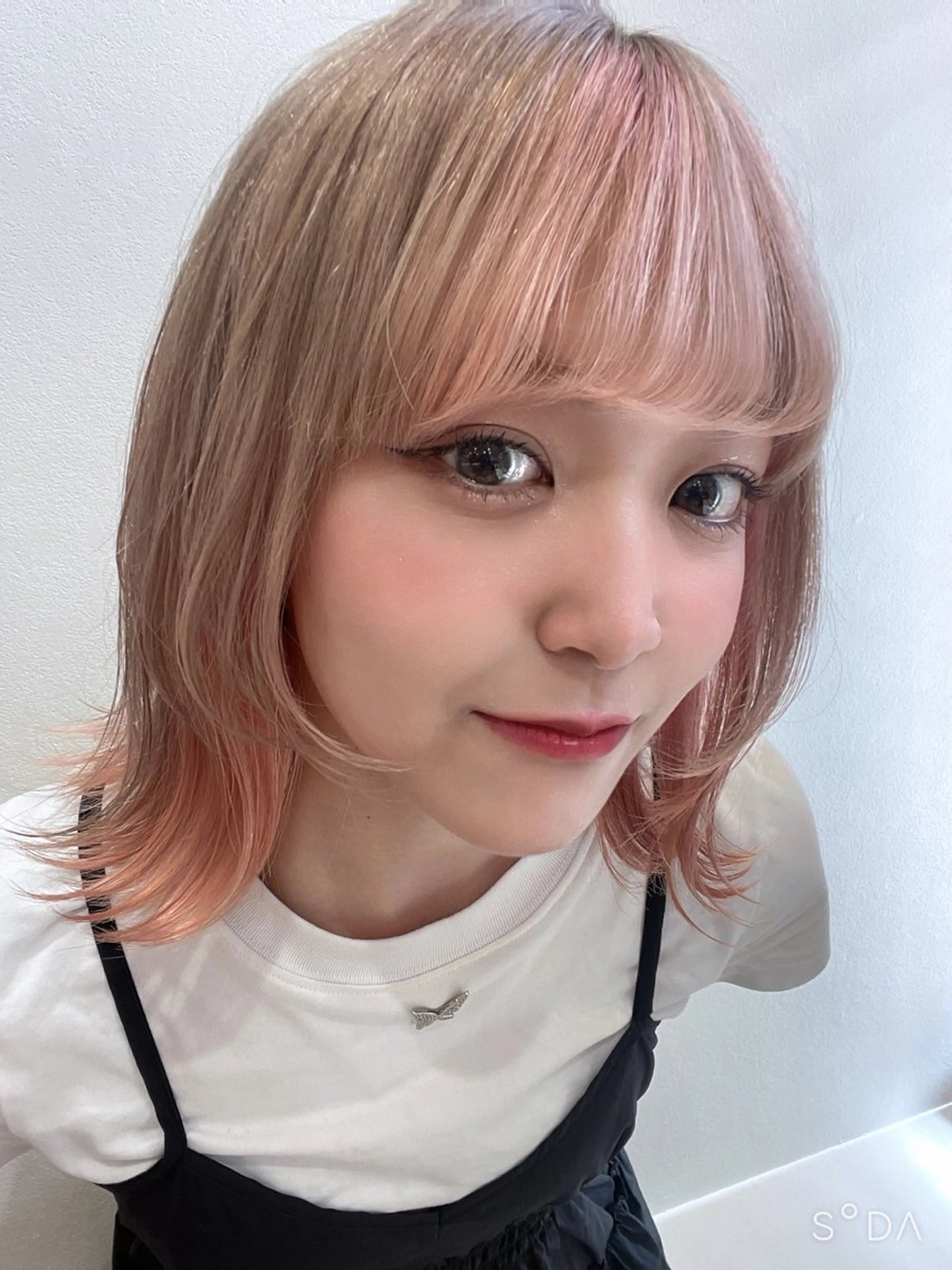 セミロング カラー karin ボブハイトーンのヘアスタイル