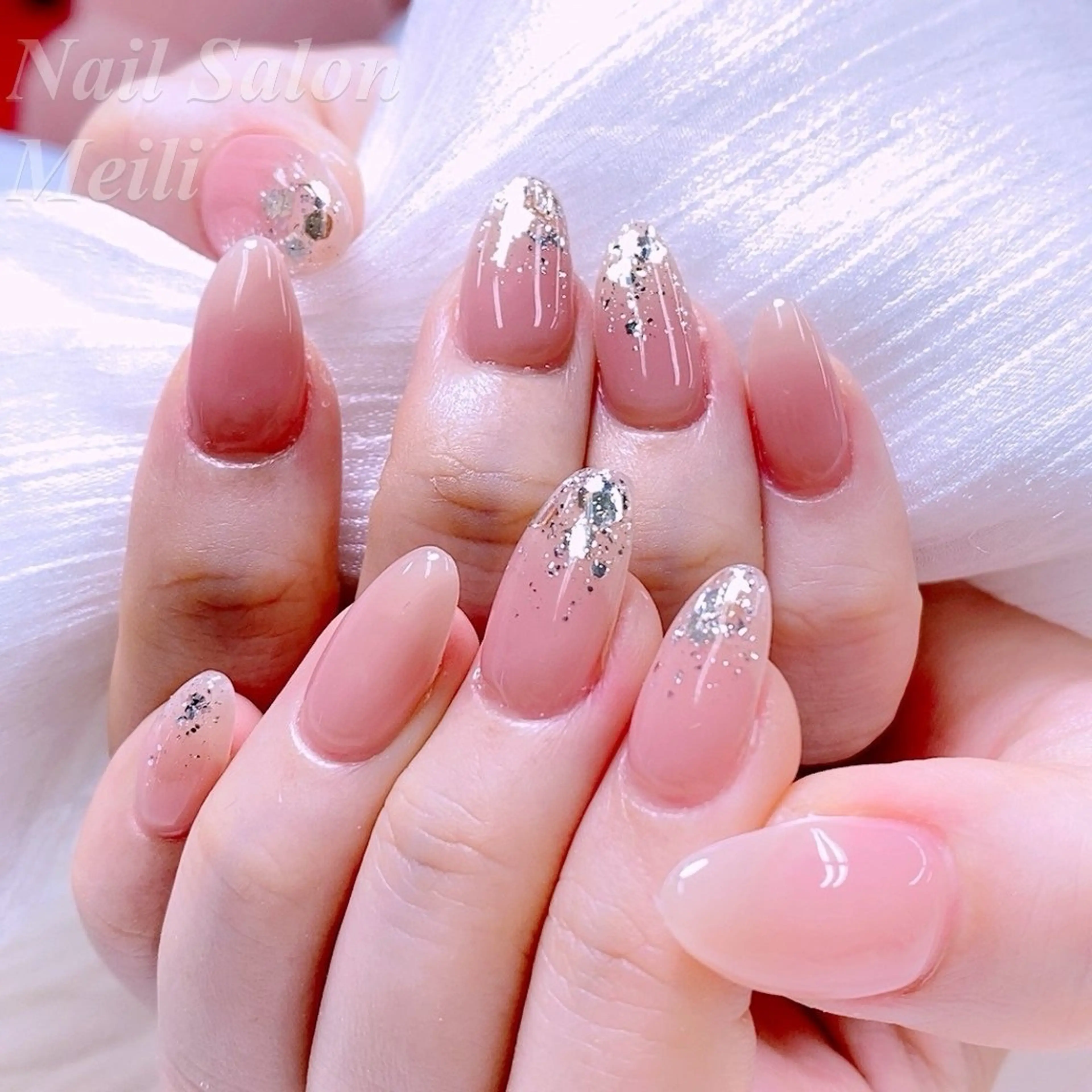 ネイル ラメ(グリッター) オフィスネイル ピンク ピンクベージュ シンプルネイル ハンドネイル ネイルサロン メイリーのネイルデザイン