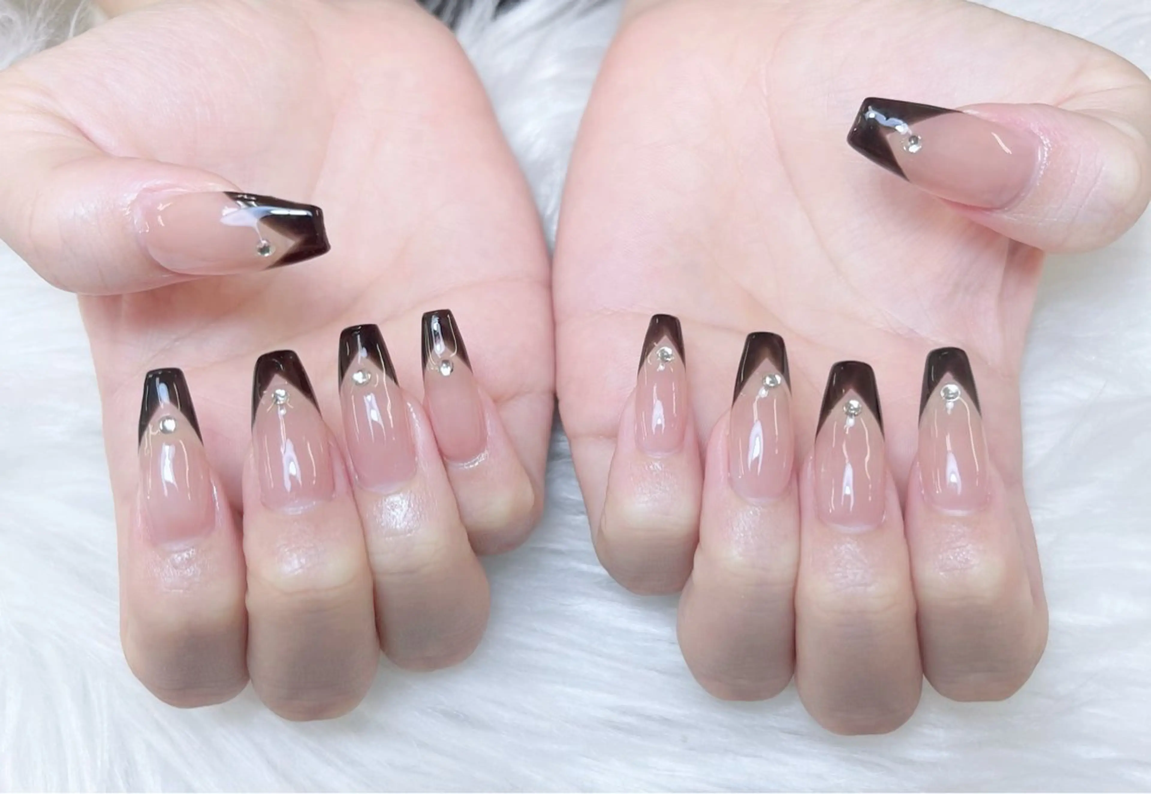 ネイル 成人式 ロングネイル マグネットネイル 大理石ネイル(マーブル) リボン ハンドネイル Amee Nail Salonのネイルデザイン