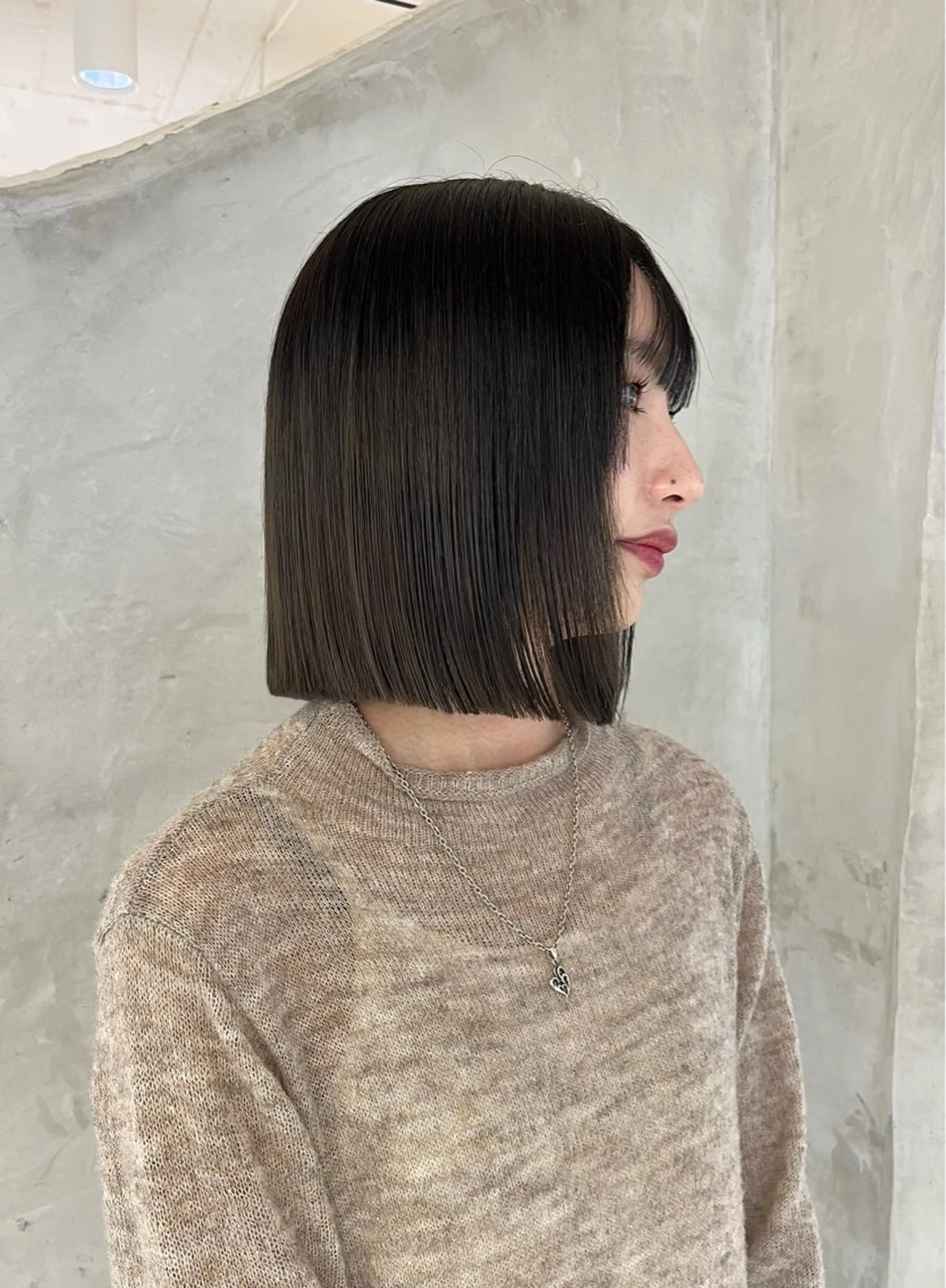 ミディアム カラー カット ヘアカラー トリートメント 切りっぱなしボブ/ 艶カラー/綾莉のヘアスタイル