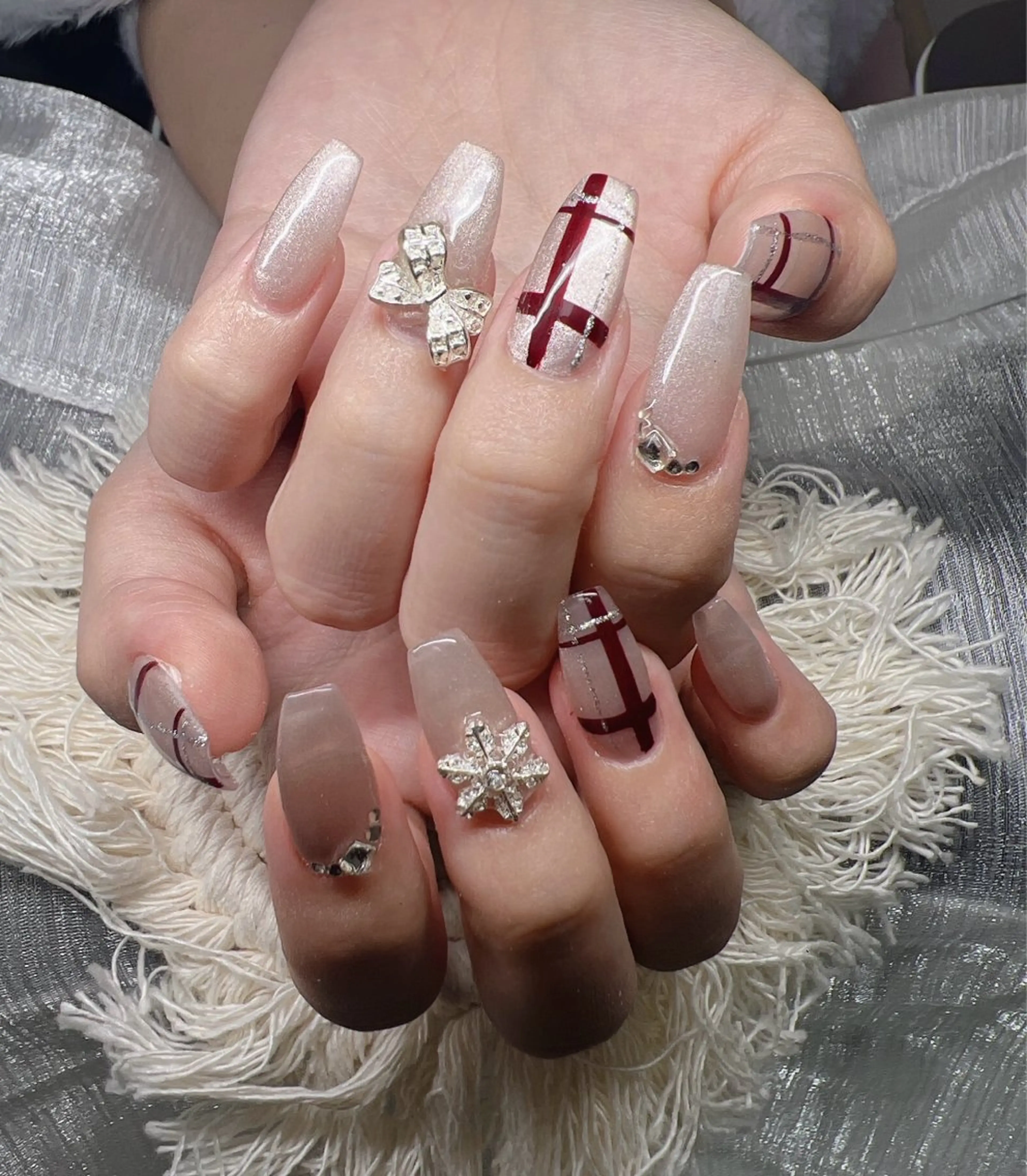 ネイル オーロラネイル チークネイル 長さ出し フットネイル フレンチネイル ハンドネイル Lee Nailsのネイルデザイン