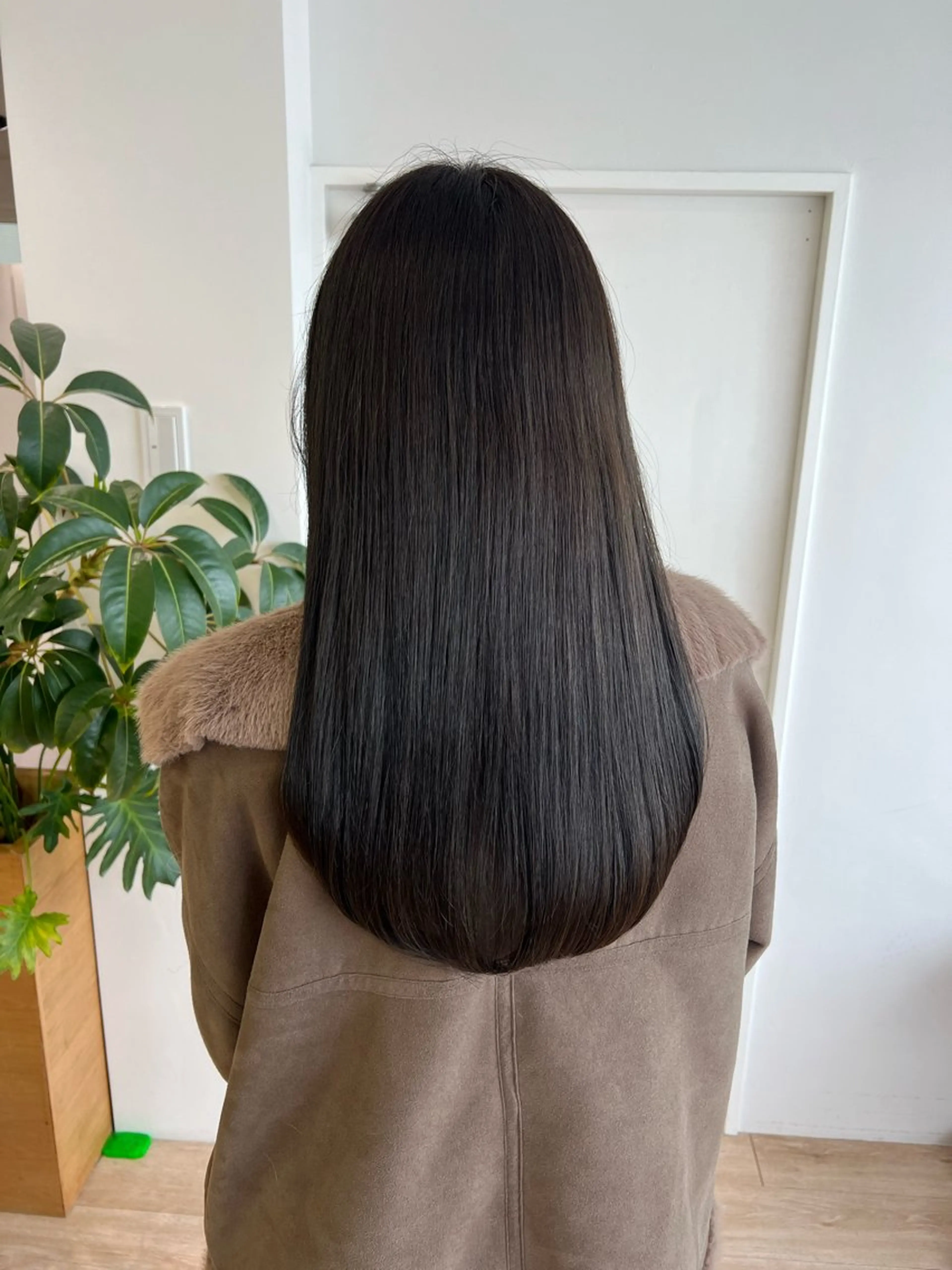 ロング カラー ブラウンカラー ダークブラウン カット ヘアカラー トリートメント 艶ベージュ/オリーブ カラー🫒airiのヘアスタイル